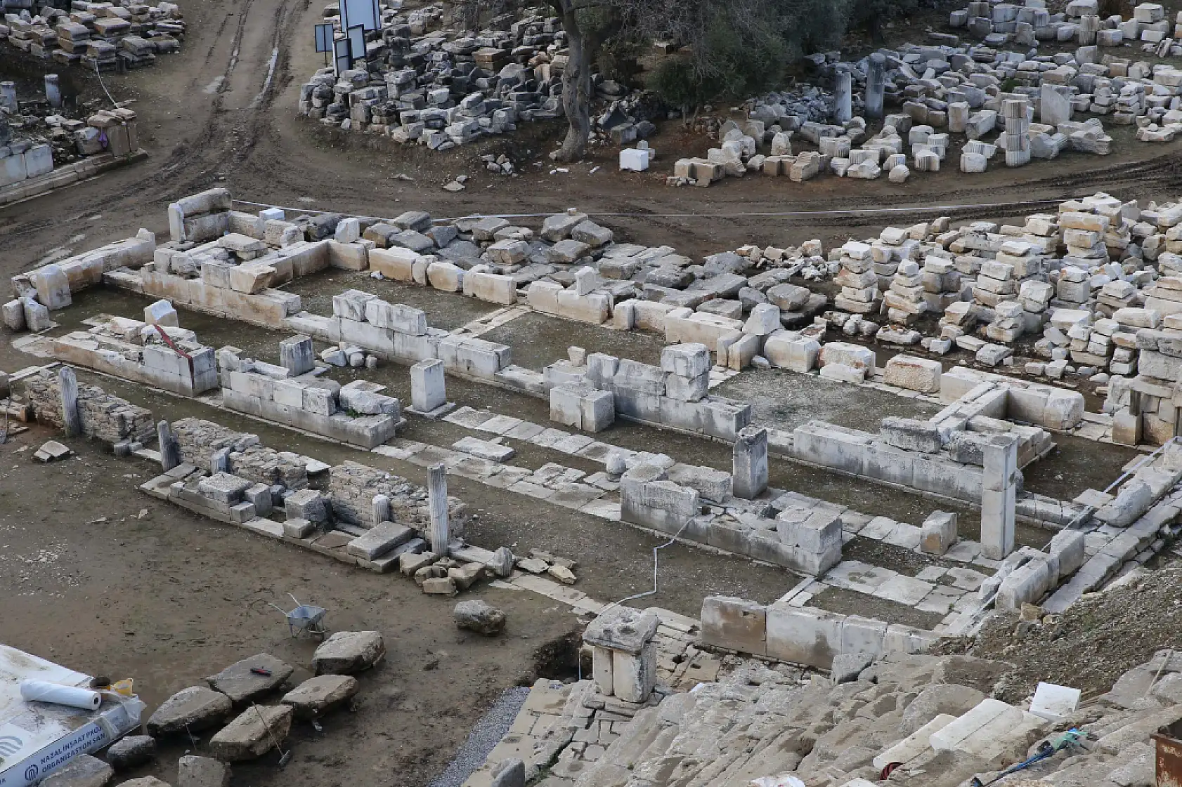 Stratonikeia'nın tiyatro kısmında da 2 bin 250 yıllık kanalizasyon sistemi bulundu