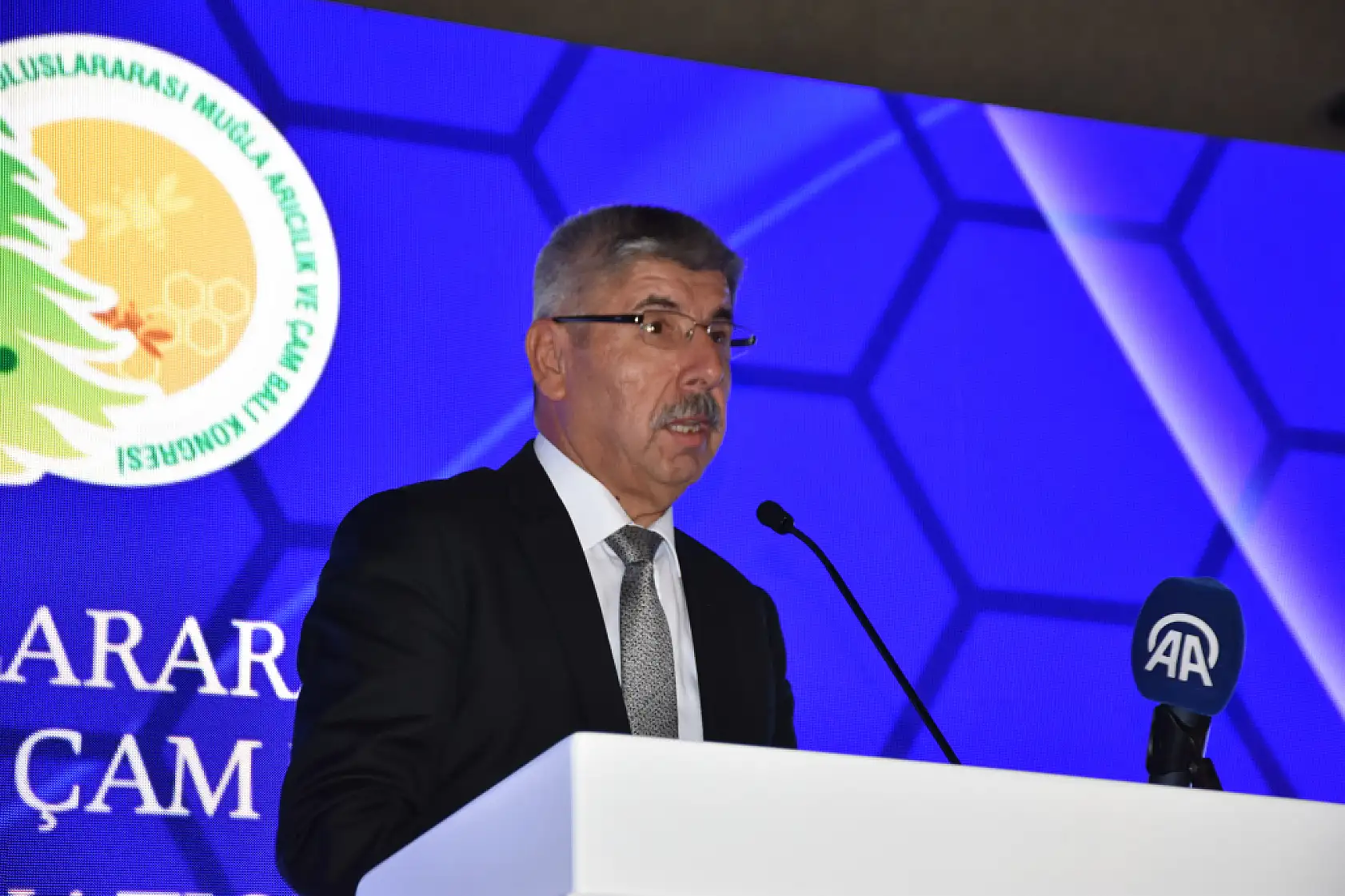 Uluslararası Muğla Arıcılık ve Çam Balı Kongresi başladı