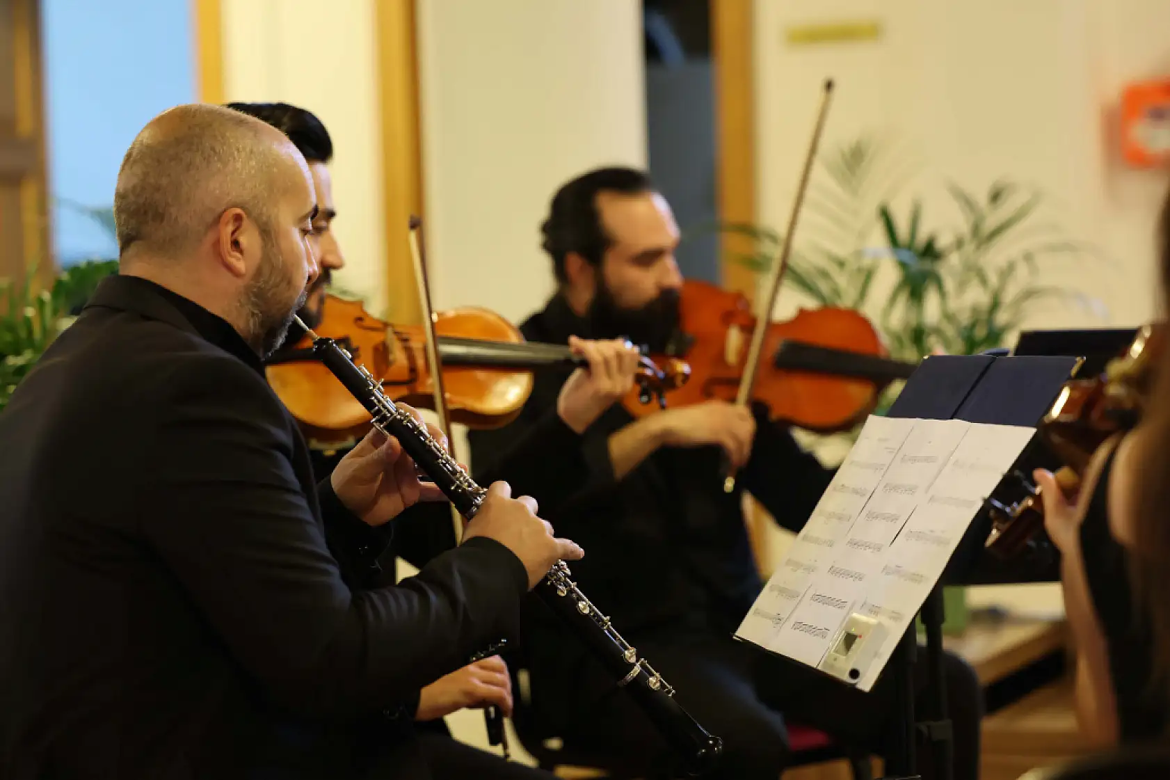 Muğla'da belediye personeli 'pazartesi sendromunu' klasik müzikle aşıyor