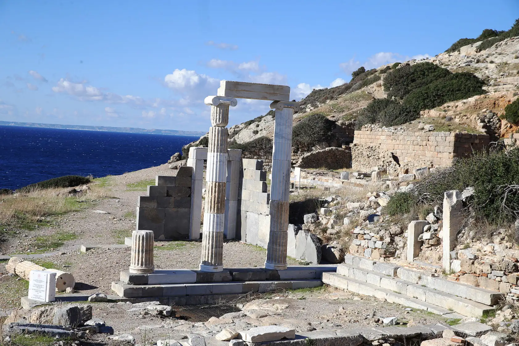 Datça'da Antik dönemin sanat ve ticaret merkezi Knidos'un ana kilisesi ayağa kaldırılıyor