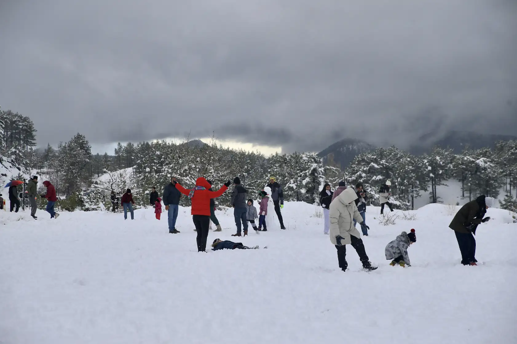 Muğla'nın yüksek kesimlerinde kar etkili oluyor! Fethiye, Seydikemer...