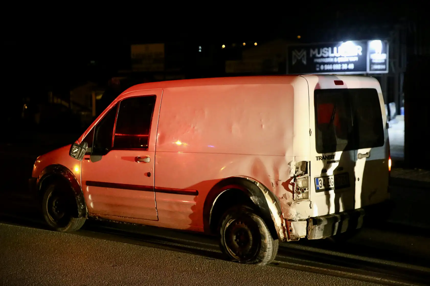 Fethiye'de hafif ticari araçla çarpışan motosikletin sürücüsü ağır yaralandı