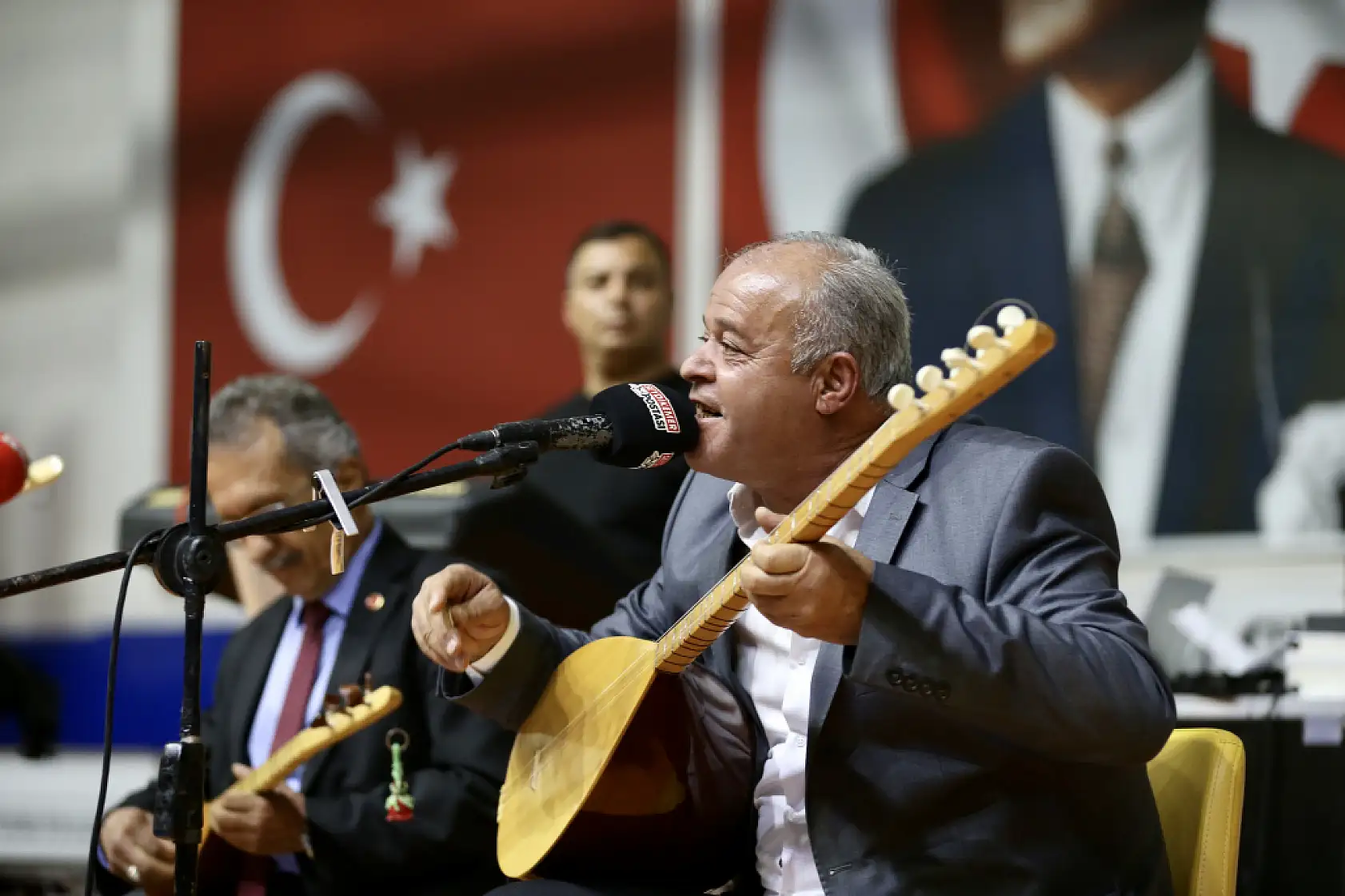 Muğla'da yöresel sanatçılar türkü şöleninde sahne aldı