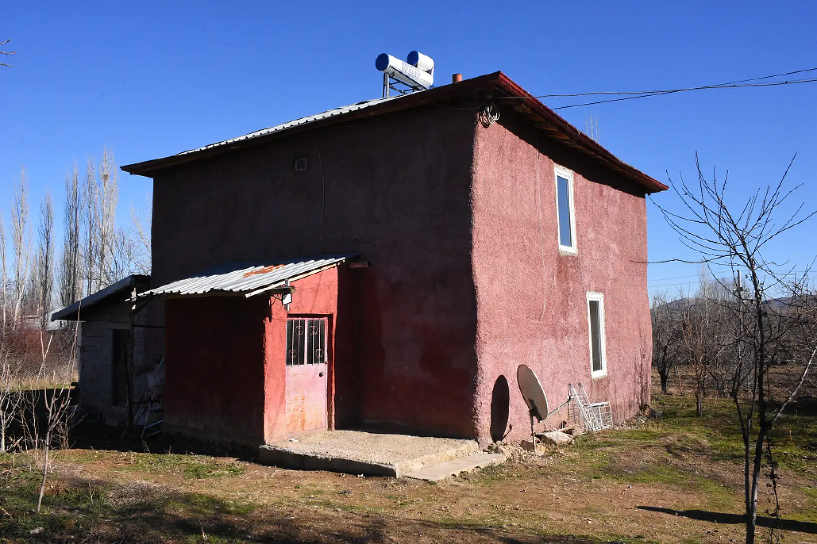 'Saman ev'in bacası 10 yıldır tütüyor