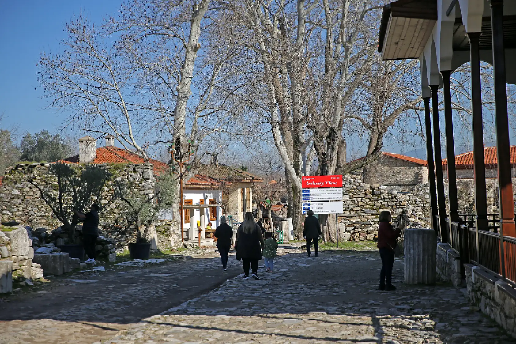'Stratonikeia Antik Kenti'nin köy meydanı eski ihtişamına kavuşuyor