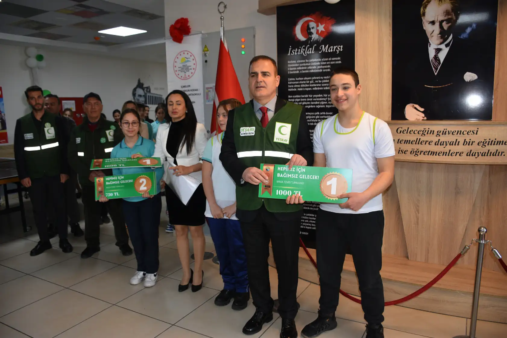 Marmaris'te düzenlenen masa tenisi turnuvasında 4 bin 500 öğrenci mücadele etti