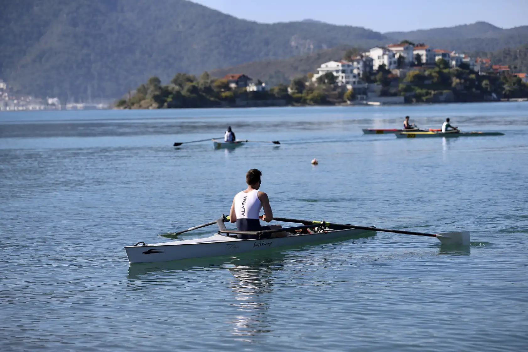 Fethiye'de uzun mesafe deniz küreği Türkiye kupası yarışları devam ediyor