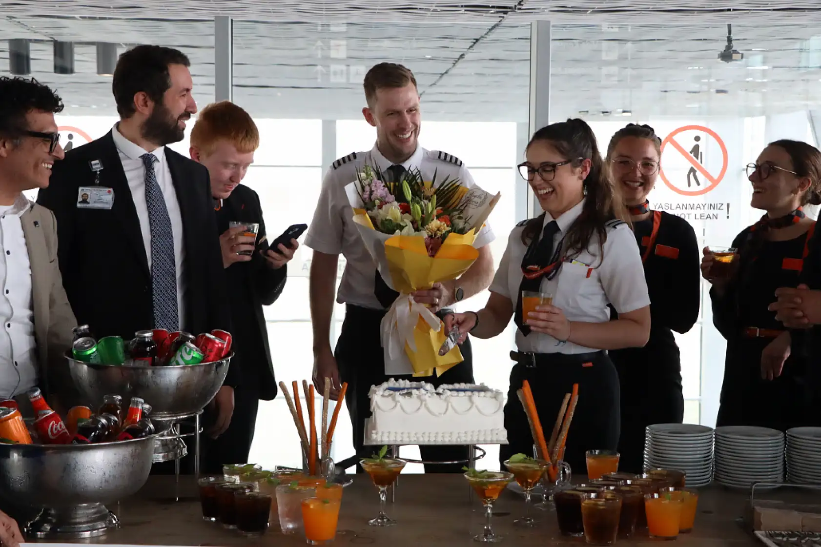 İngiltere'den Bodrum'a sezonun ilk turist kafilesi geldi