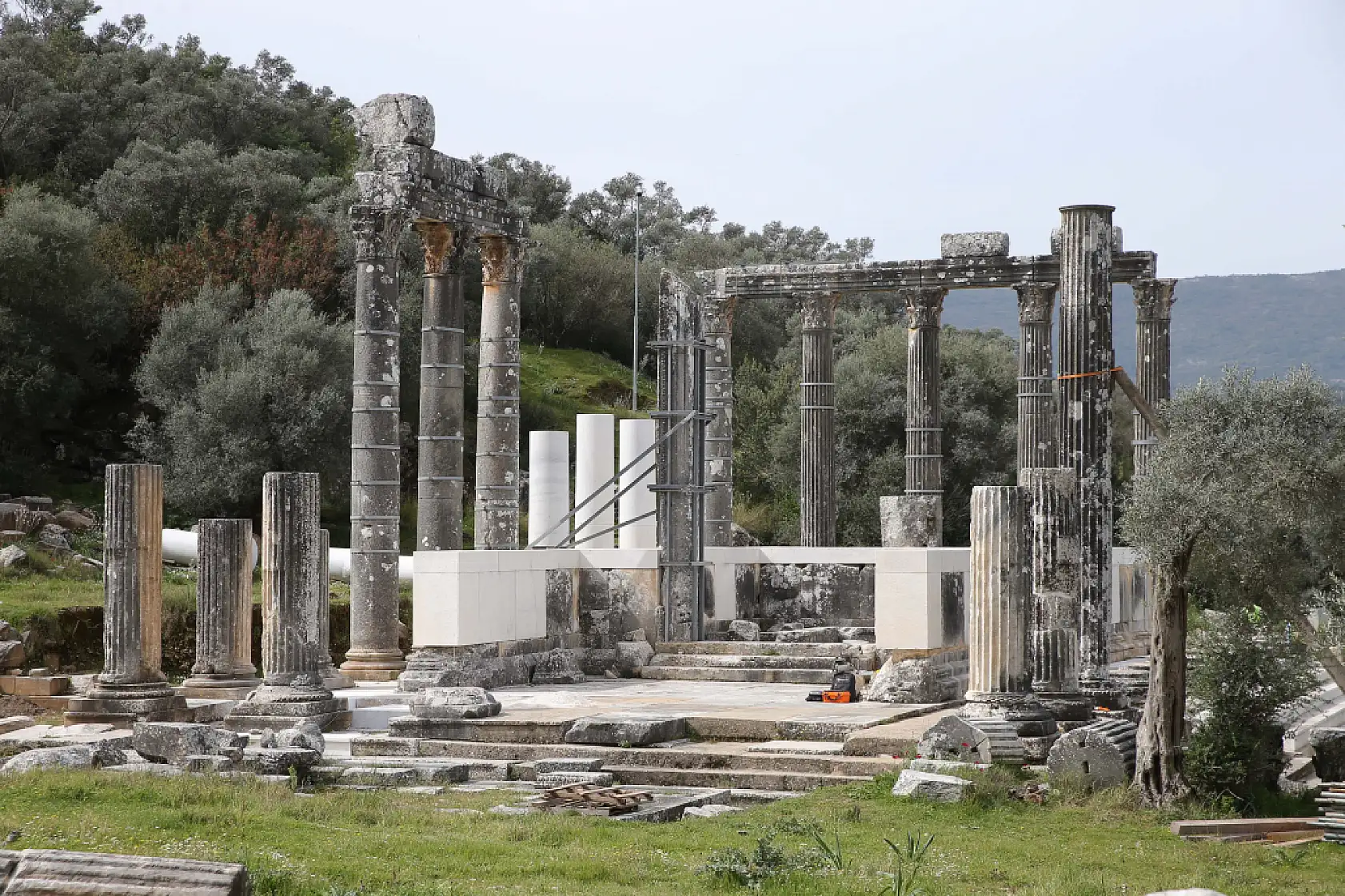 Zeus Tapınağı restore edilen sütunlarıyla eski ihtişamına kavuşacak