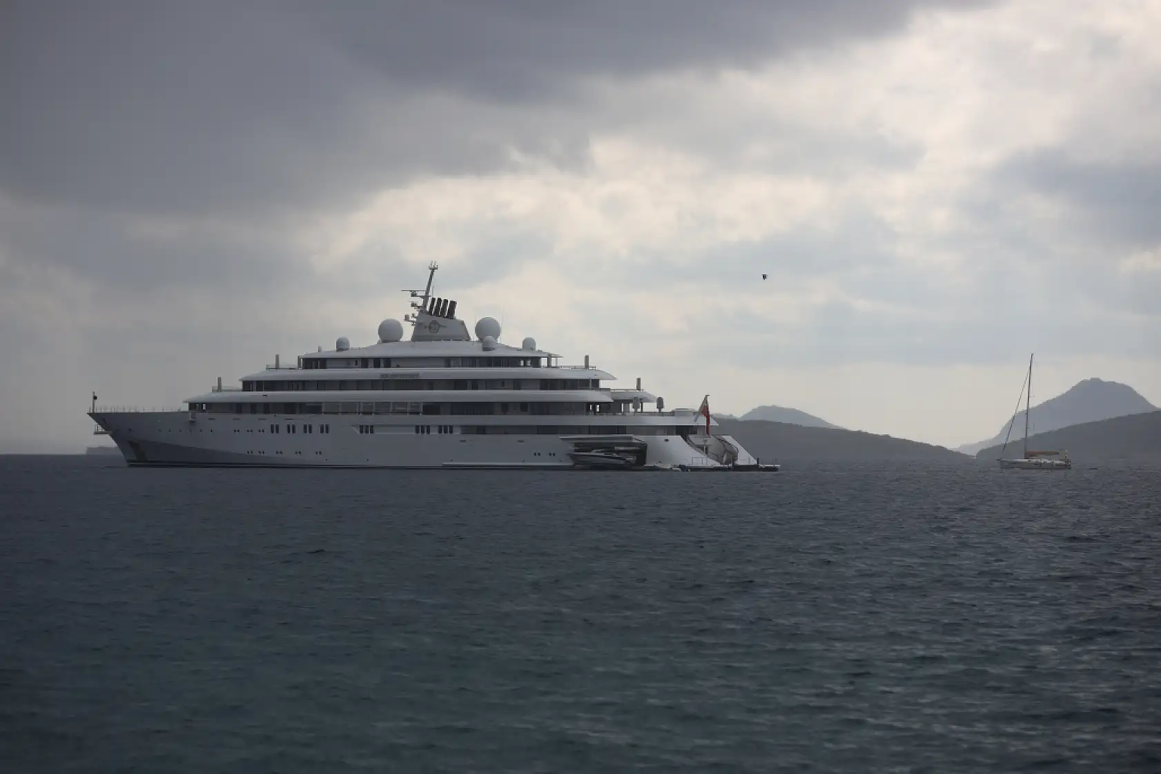 Süper yat 'Golden Odyssey' Bodrum açıklarına demirledi