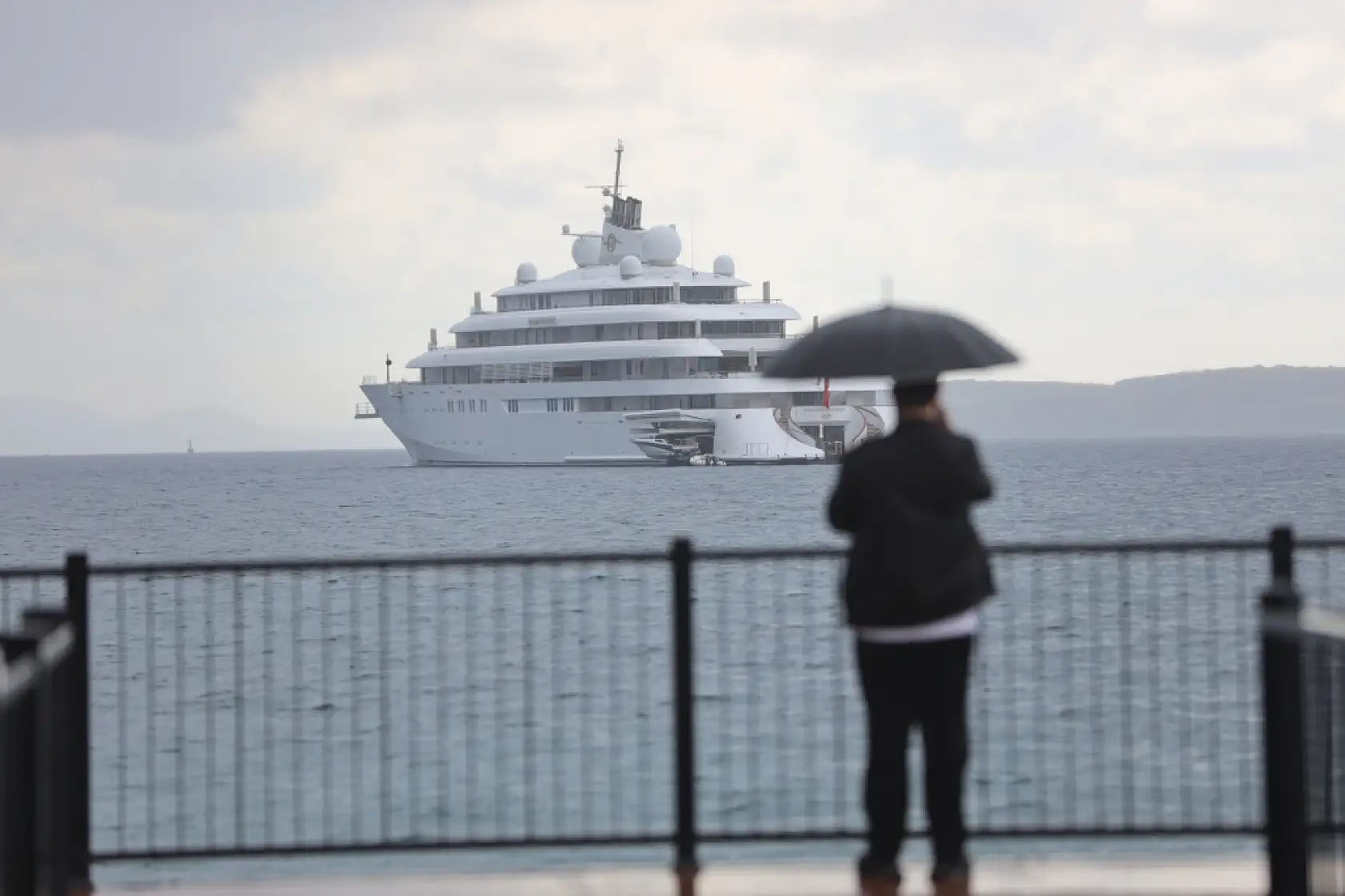 Süper yat 'Golden Odyssey' Bodrum açıklarına demirledi