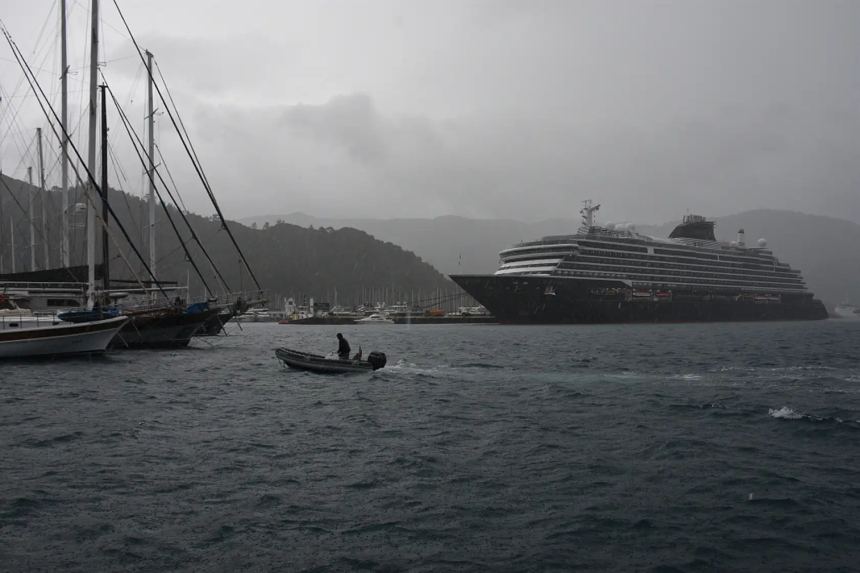 Marmaris'e 'Explora I' kruvaziyeriyle 590 yolcu geldi