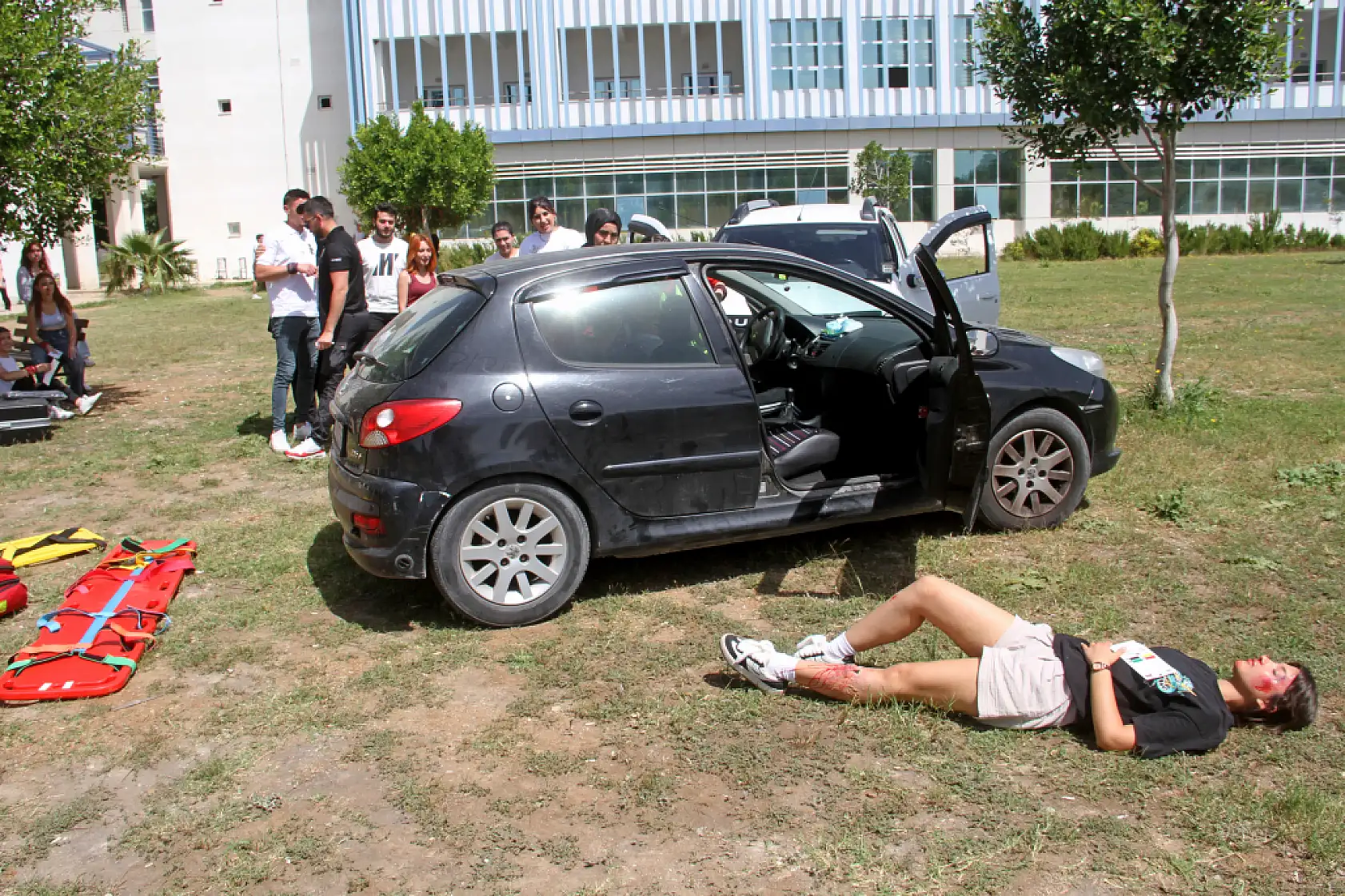 Fethiye'de üniversitede yapılan afet ve acil durum tatbikatı gerçeğini aratmadı