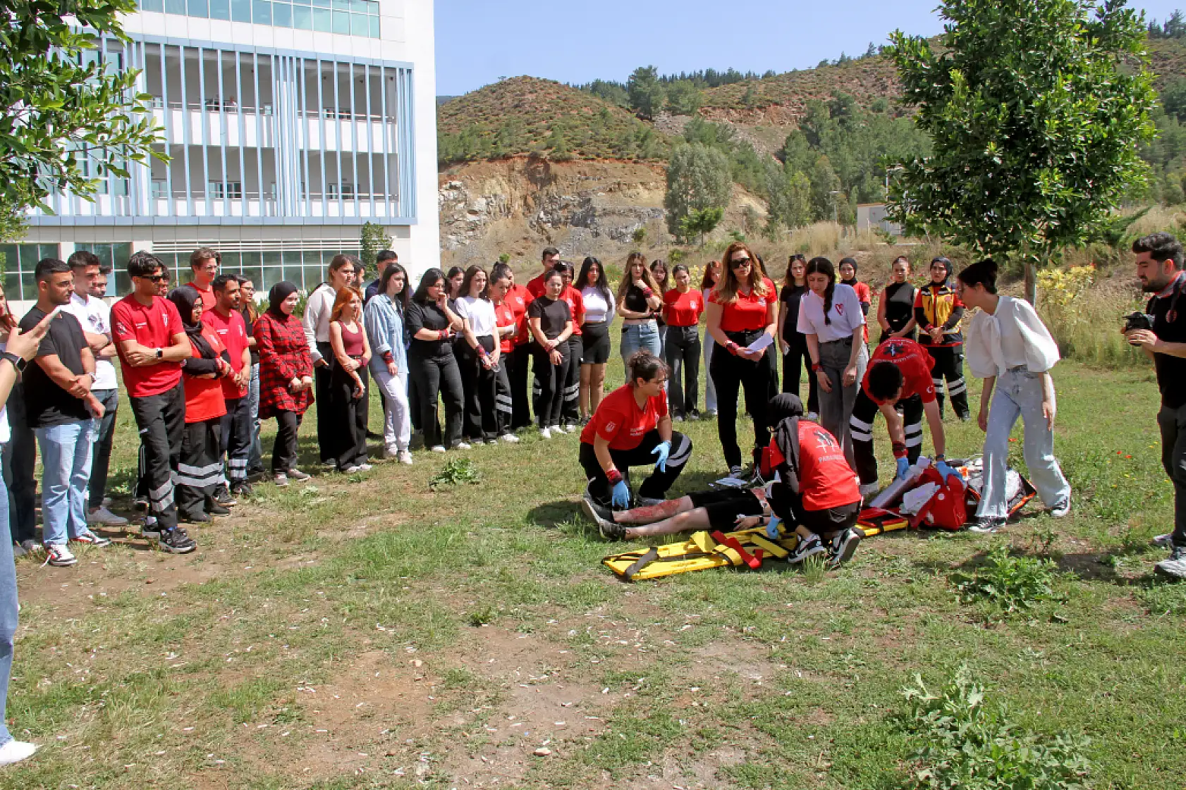 Fethiye'de üniversitede yapılan afet ve acil durum tatbikatı gerçeğini aratmadı