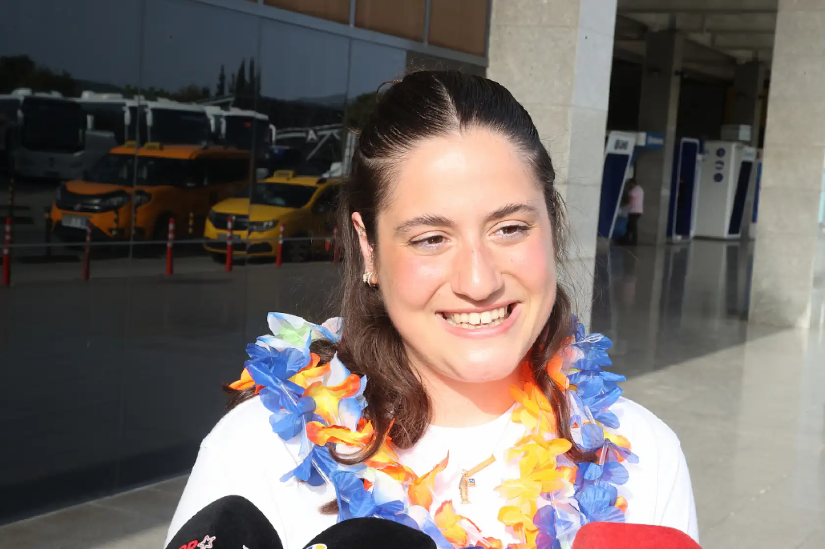 Kaiwi Kanalı'nı başarıyla geçen milli yüzücü Aysu Türkoğlu Bodrum'a döndü