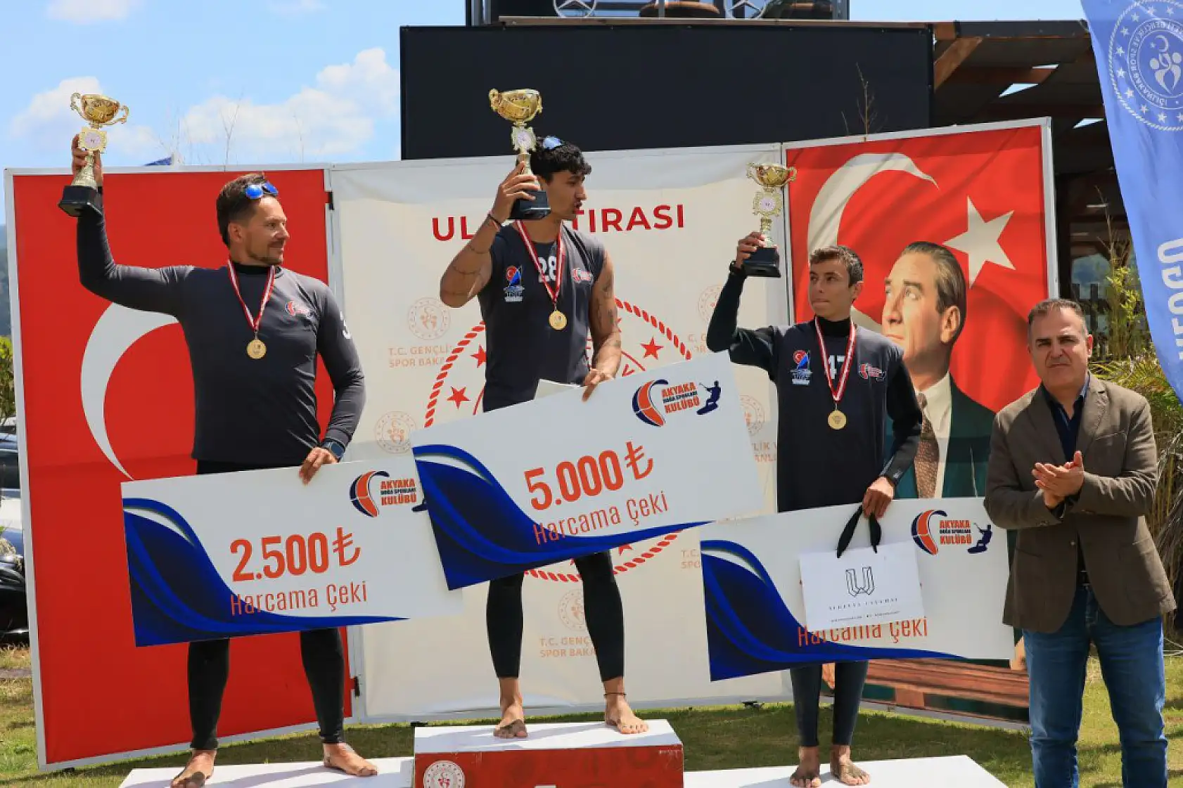 Muğla, Akyaka'da rüzgar sörfü şenliği yapıldı