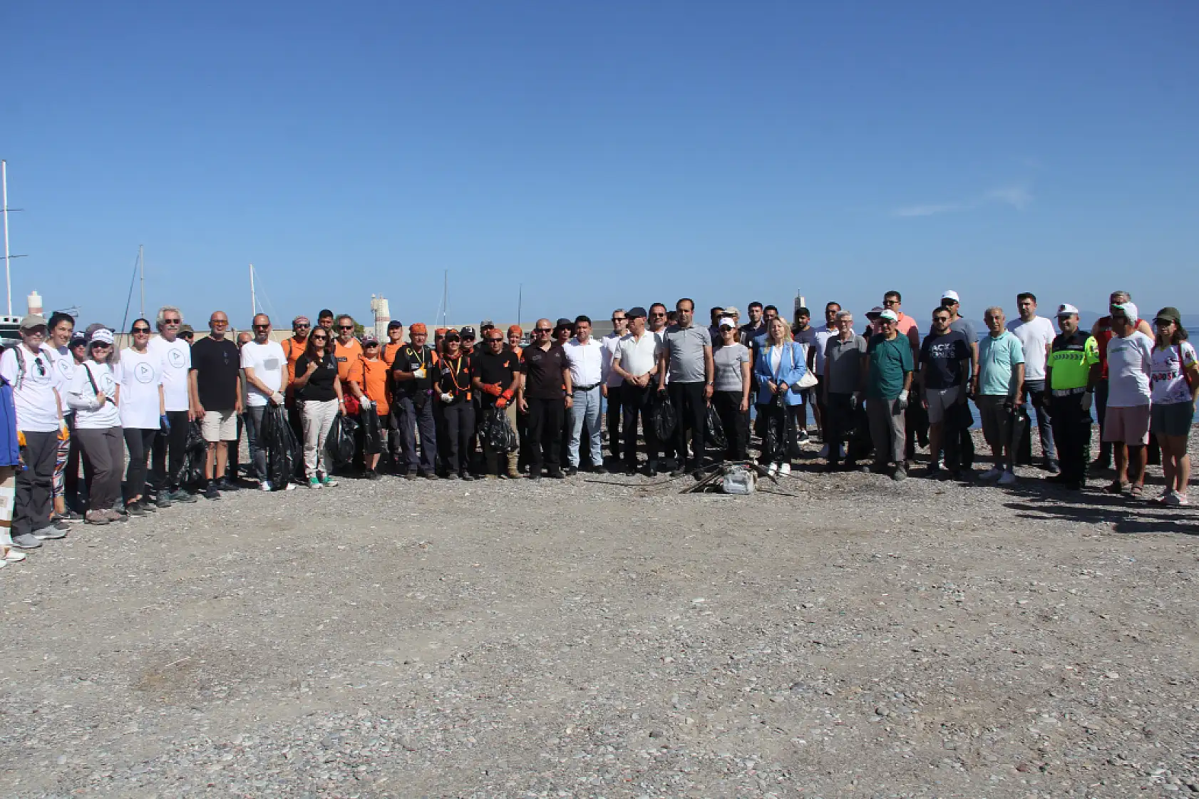 Datça'da tarihi Karia Yolu ve sahillerde çevre temizliği yapıldı