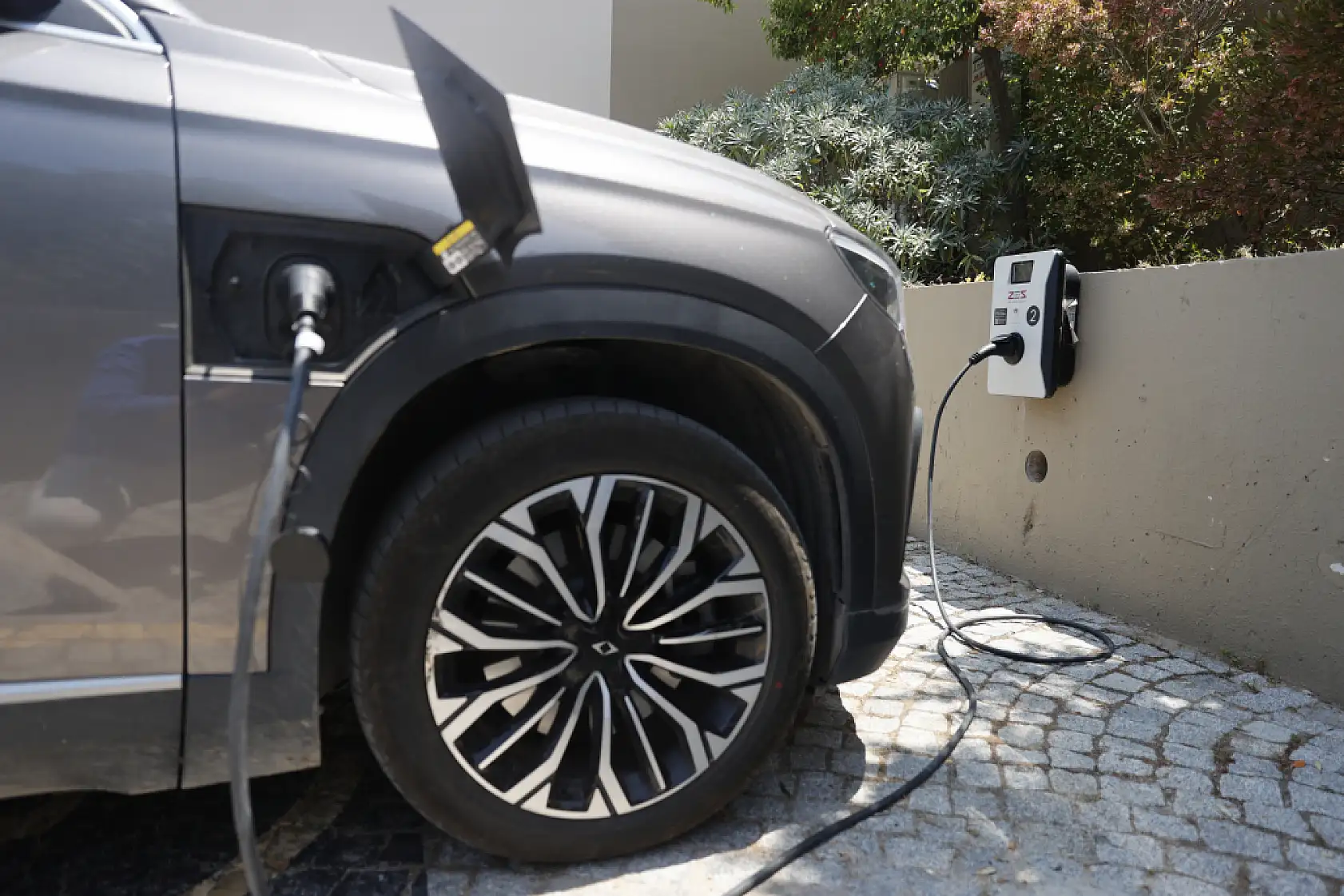 Konut sitelerindeki yeni uygulamalar elektrikli şarj istasyonlarının gelişimini artırıyor