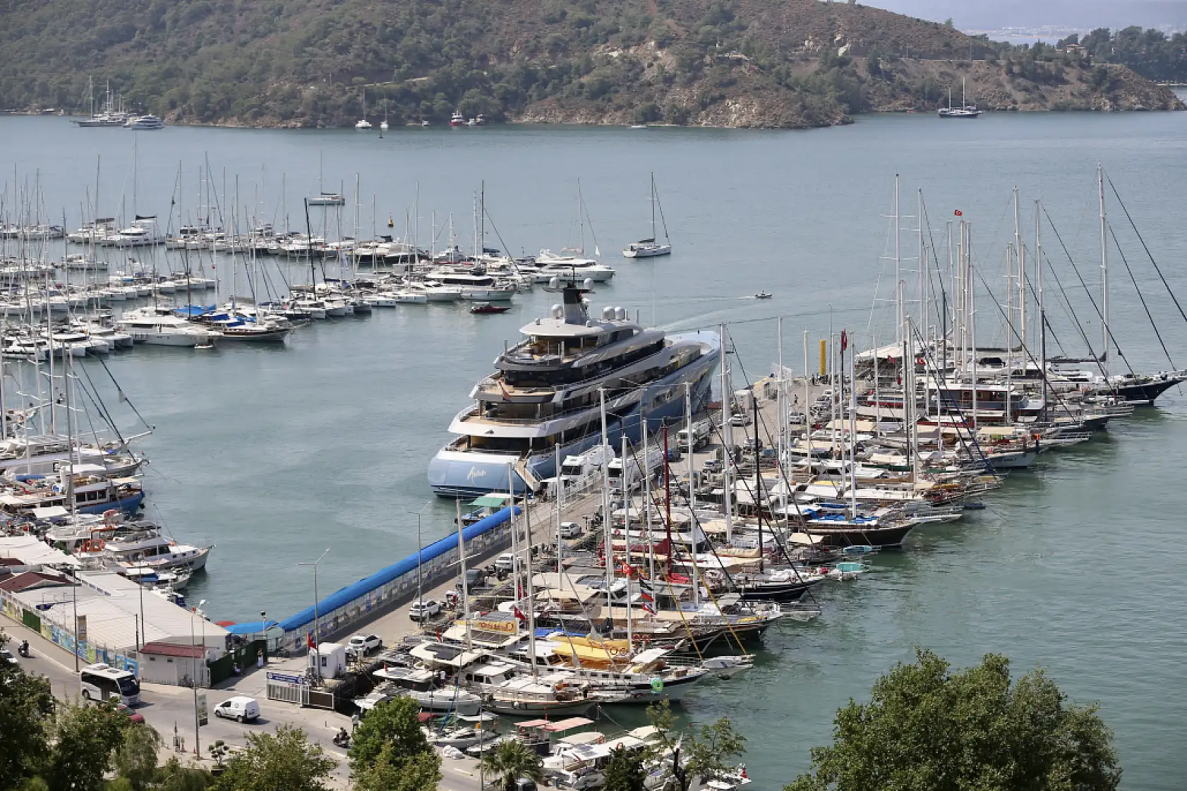 Lüks mega yat 'Aviva' Fethiye'de