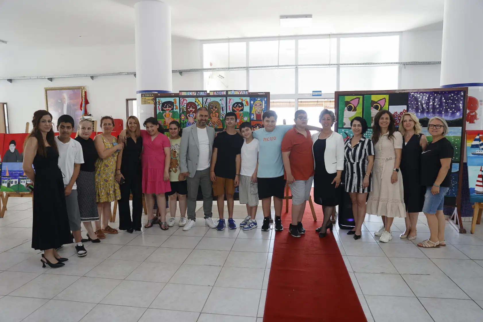 Bodrum'da özel eğitim sınıfı öğrencilerinin yıl sonu resim sergisi açıldı