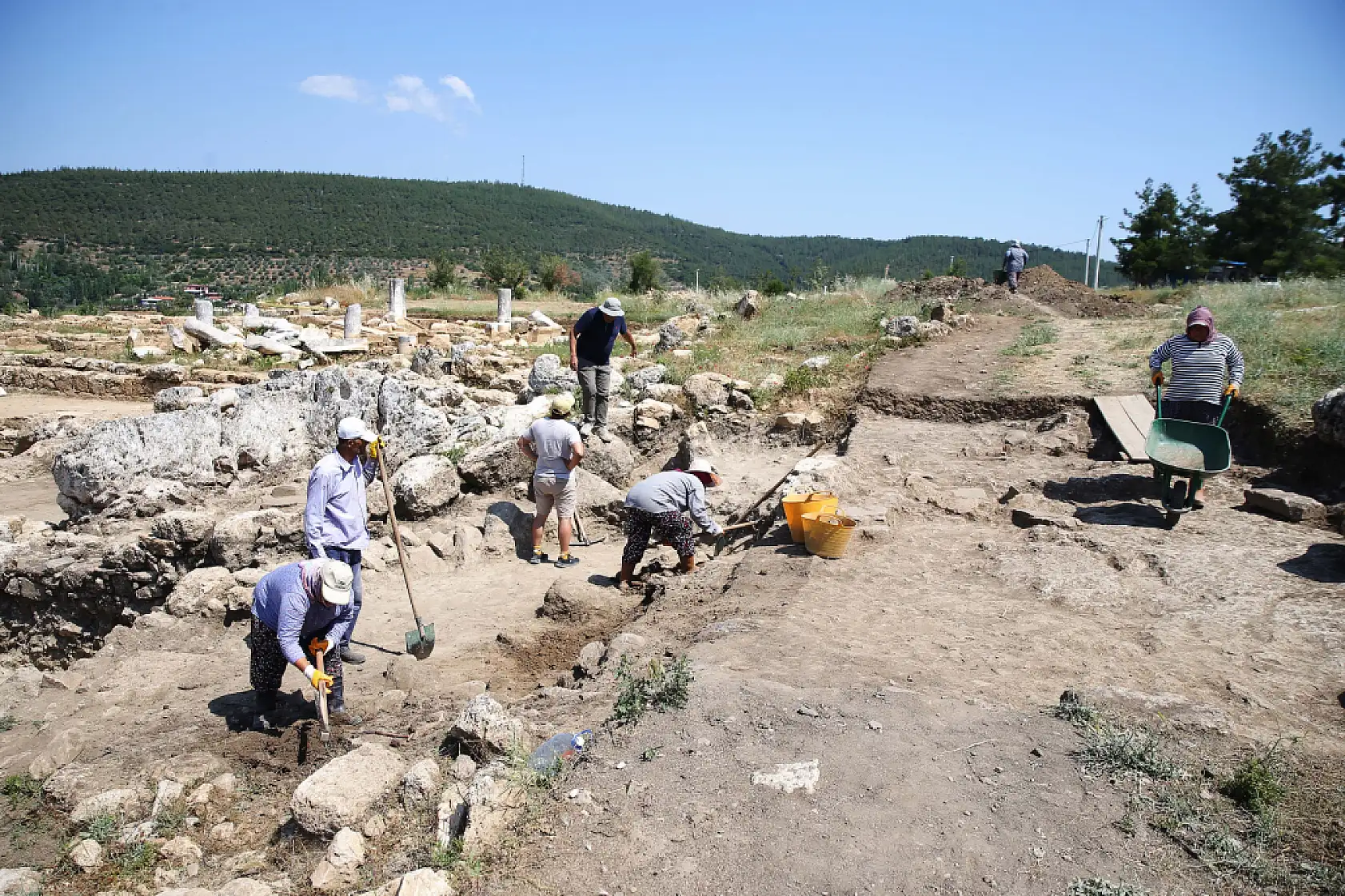 Hyllarima Antik Kenti'nde agoradaki dükkanların bulunduğu alan kazılacak