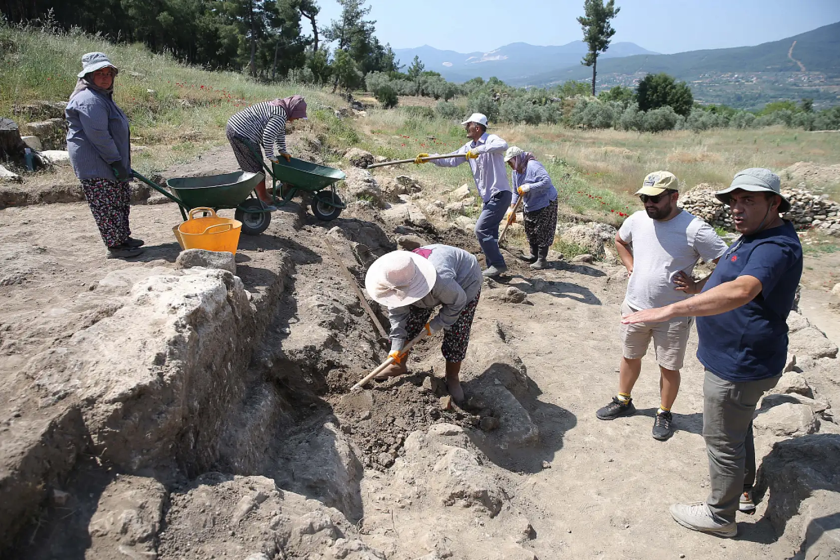 Hyllarima Antik Kenti'nde agoradaki dükkanların bulunduğu alan kazılacak
