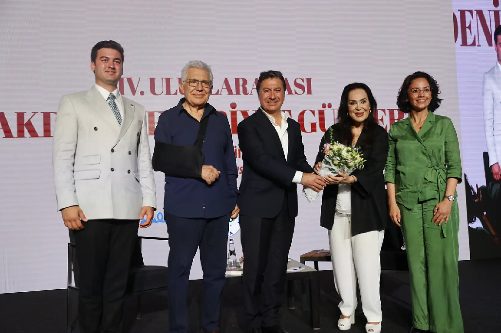 Türkan Şoray, kendisine duyulan sevgiyi 'sinema büyüsü' sözleriyle açıkladı