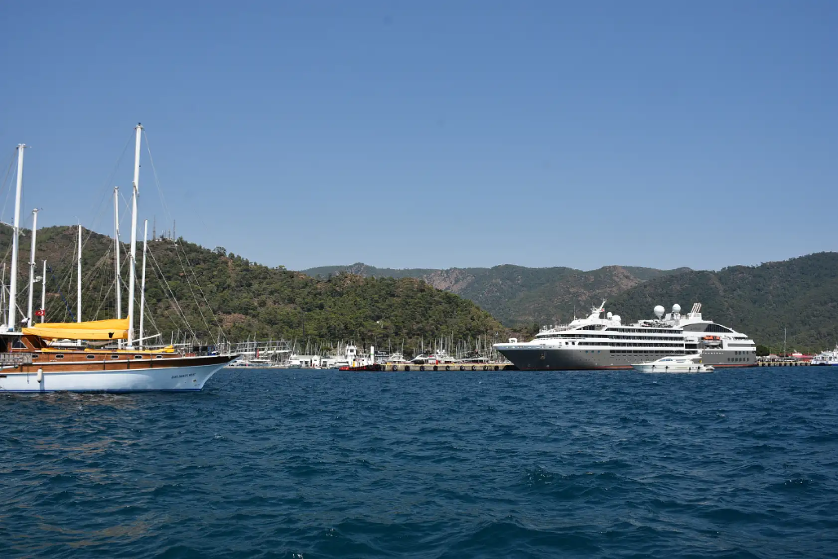 'L Austral' kruvaziyeriyle 200 üst düzey yönetici Marmaris'e geldi