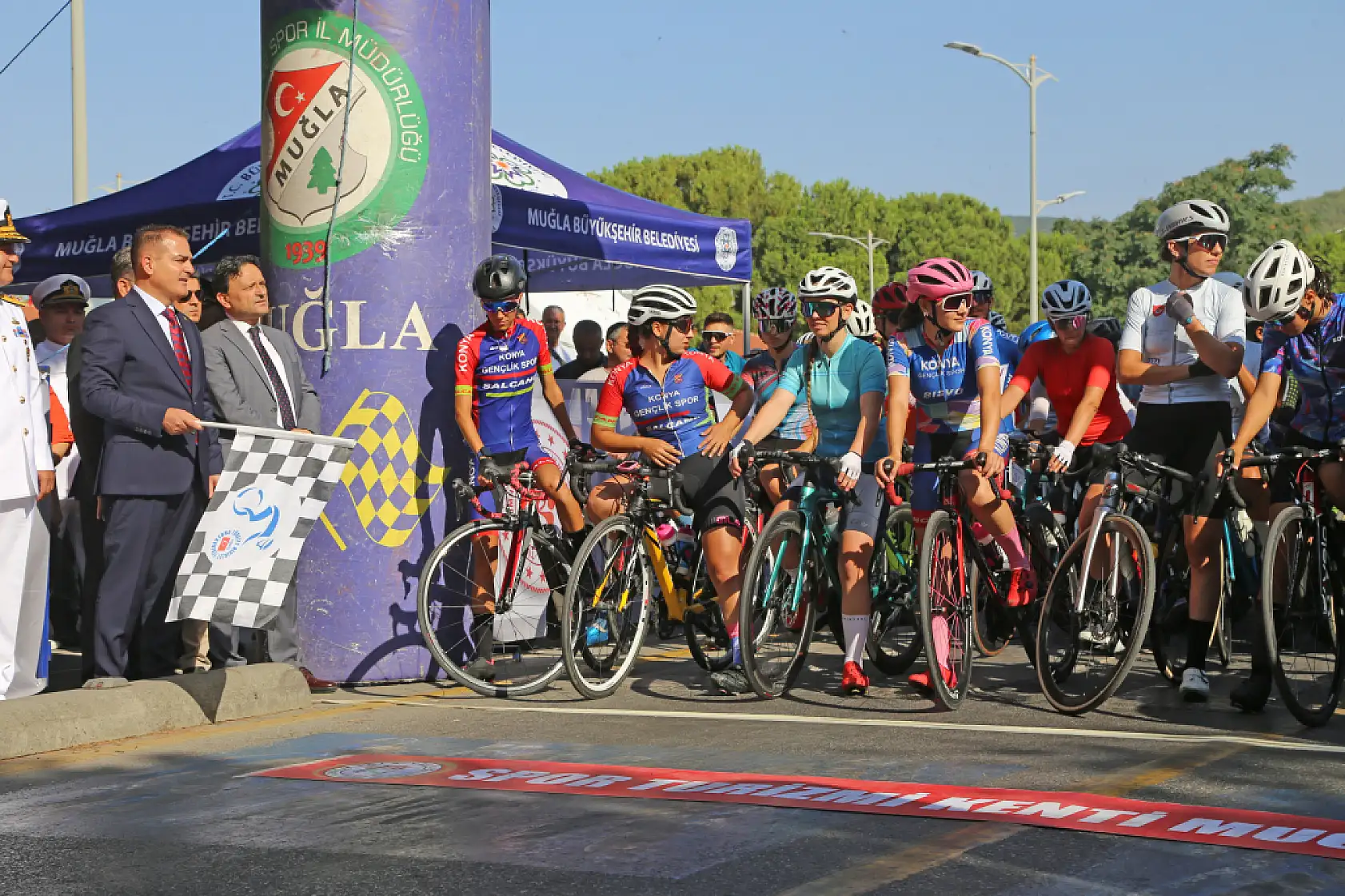 15 Temmuz Şehitlerini Anma Ulusal Bisiklet Yol Yarışı, Muğla'da başladı