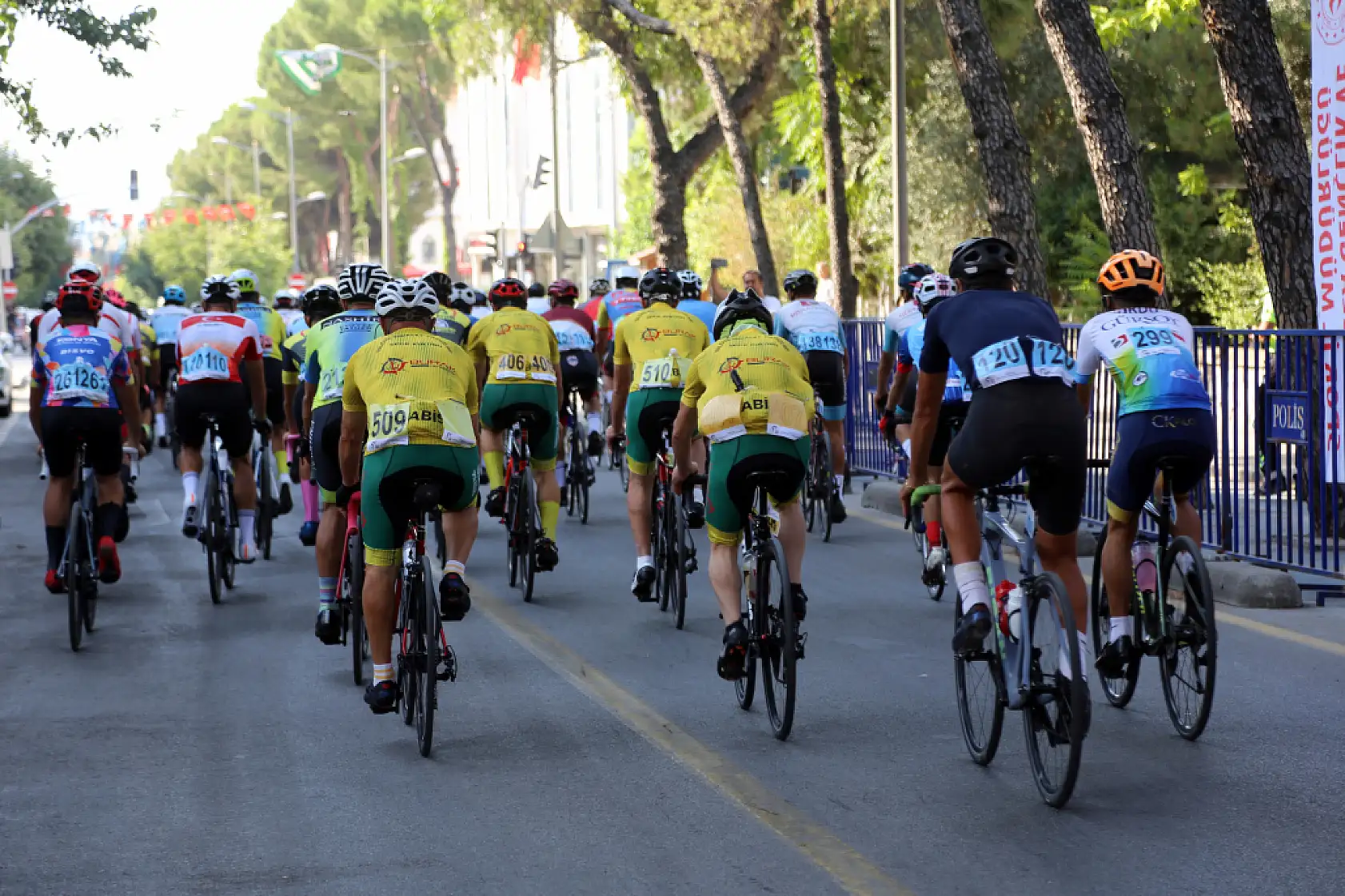 15 Temmuz Şehitlerini Anma Ulusal Bisiklet Yol Yarışı, Muğla'da başladı
