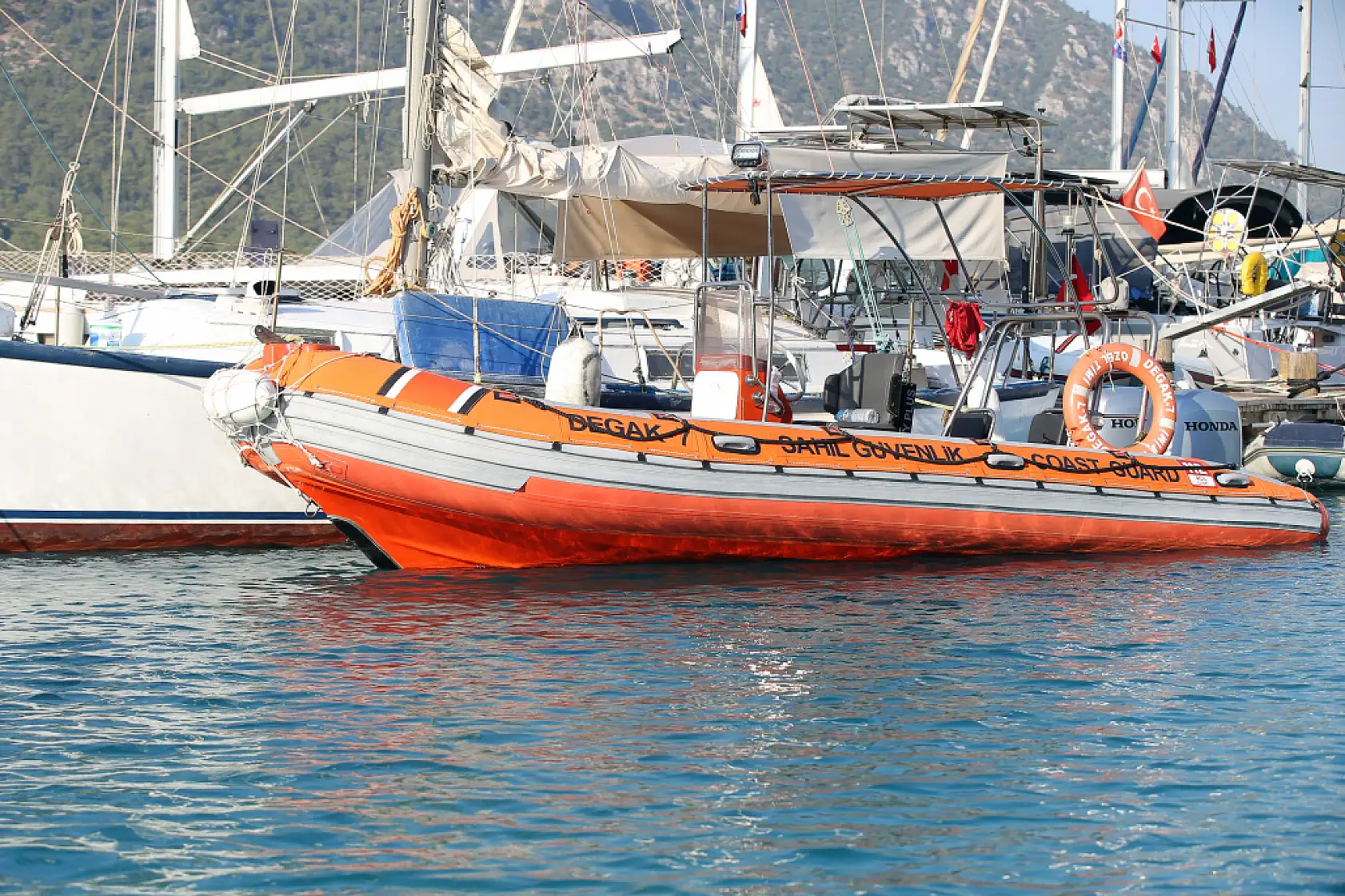 Muğla'da denizde kaybolan kişiyi arama çalışmaları sürüyor