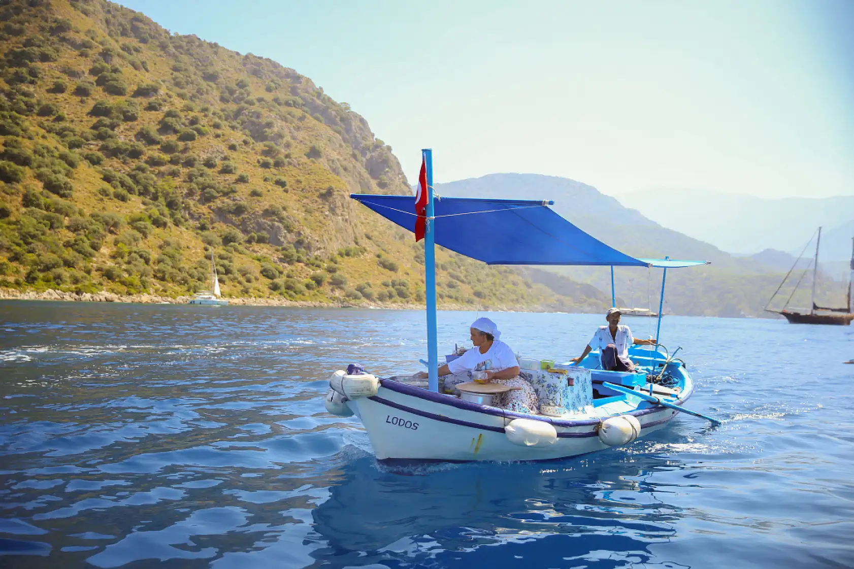 Fethiyeli çiftin kayığında pişen gözlemeler lüks yatlardaki tatilcilerden talep görüyor