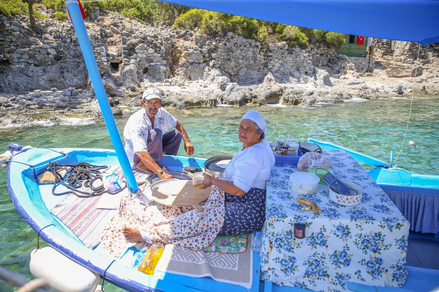 Fethiyeli çiftin kayığında pişen gözlemeler lüks yatlardaki tatilcilerden talep görüyor