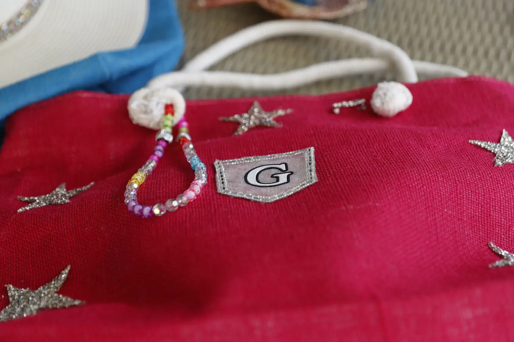 Kadınlara ilham olmak için plaj çantaları tasarlıyor