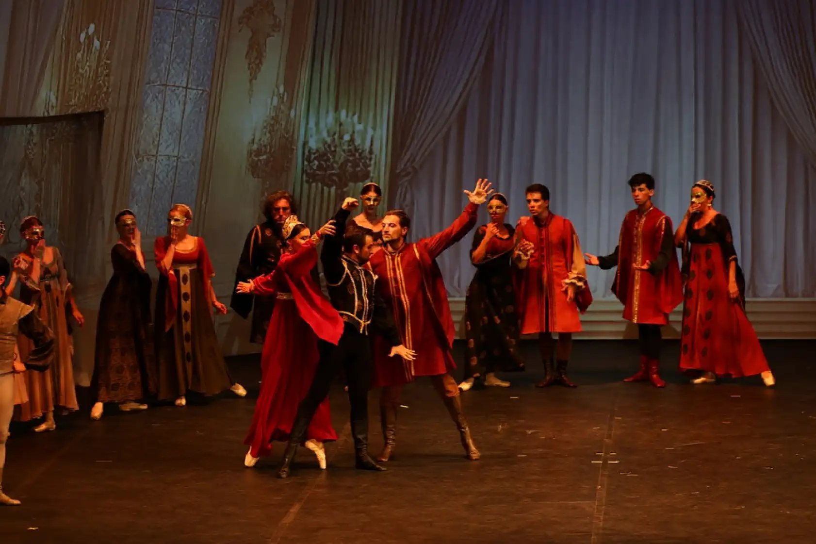 22. Uluslararası Bodrum Bale Festivali 'Romeo ve Juliet' temsiliyle devam etti