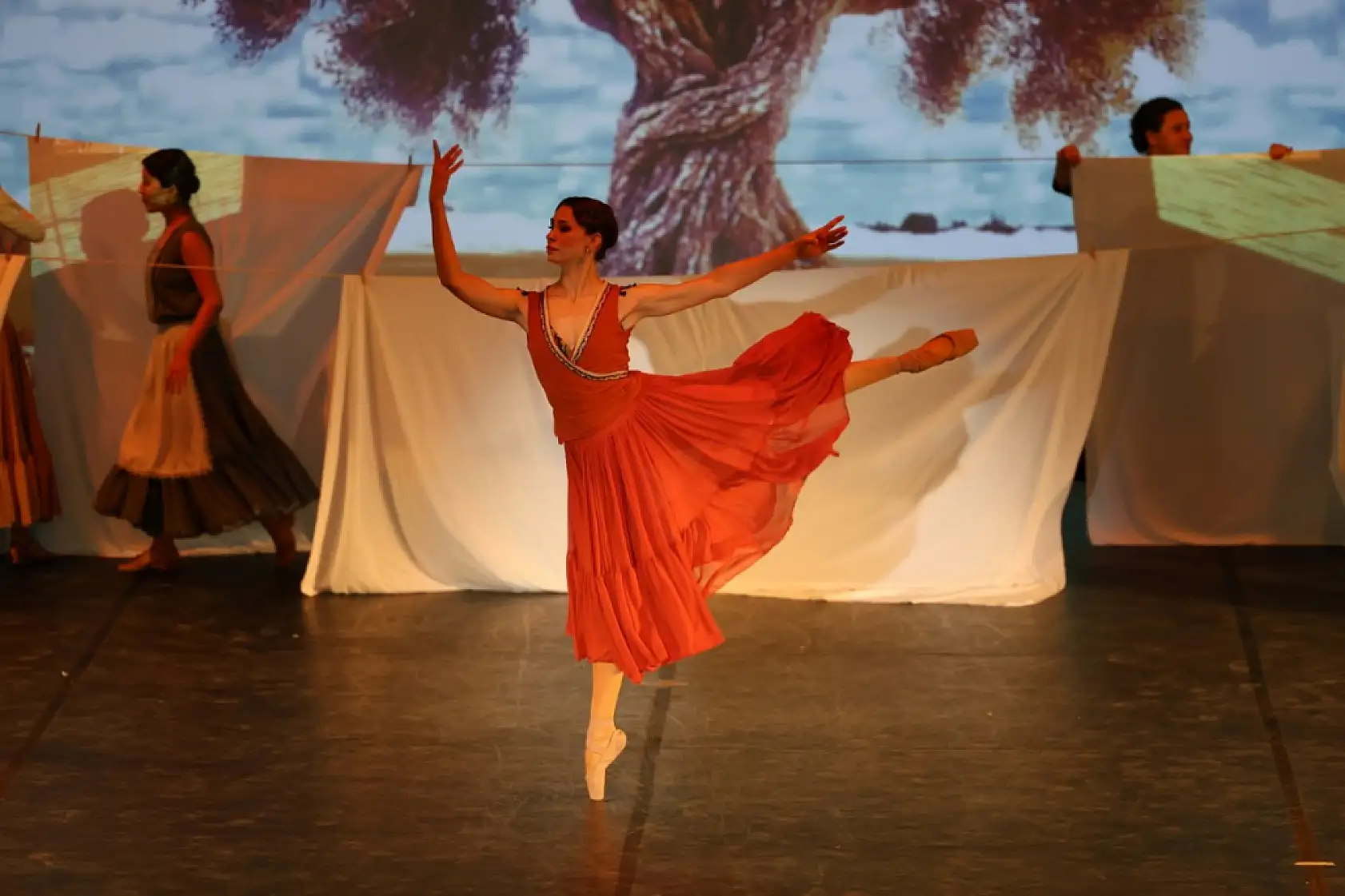 Uluslararası Bodrum Bale Festivali, 'Kanlı Düğün' oyunuyla devam etti