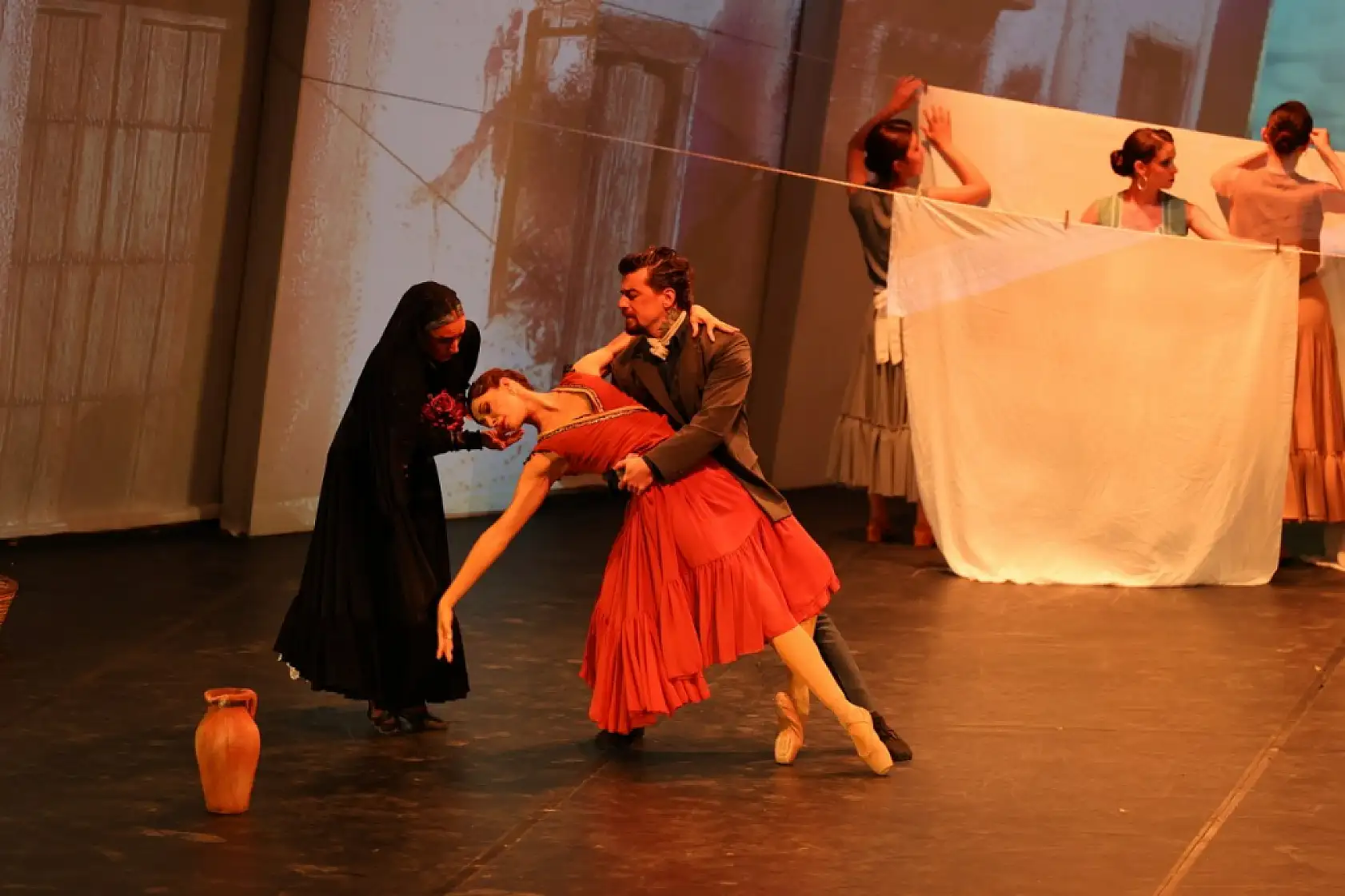 Uluslararası Bodrum Bale Festivali, 'Kanlı Düğün' oyunuyla devam etti