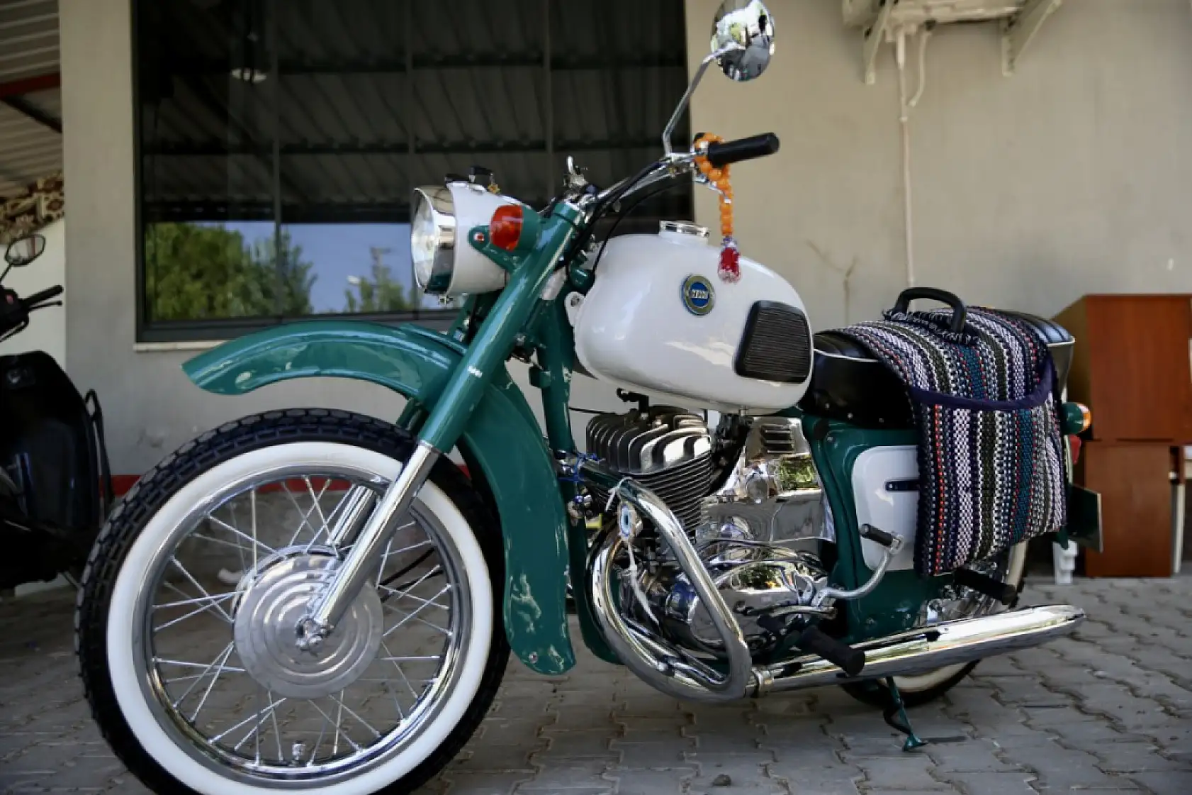 Amcasından yadigar 1973 model motosikleti yenileyip çocukluk hayalini gerçekleştirdi