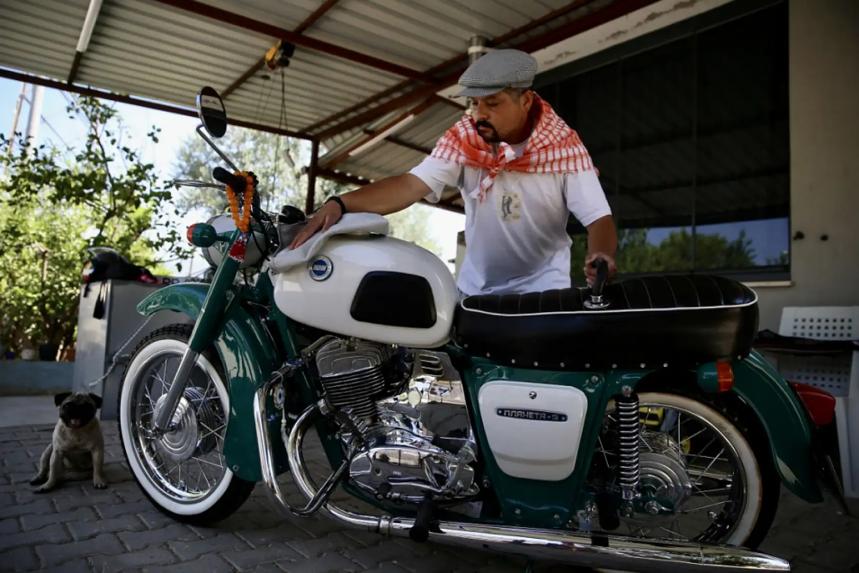Amcasından yadigar 1973 model motosikleti yenileyip çocukluk hayalini gerçekleştirdi