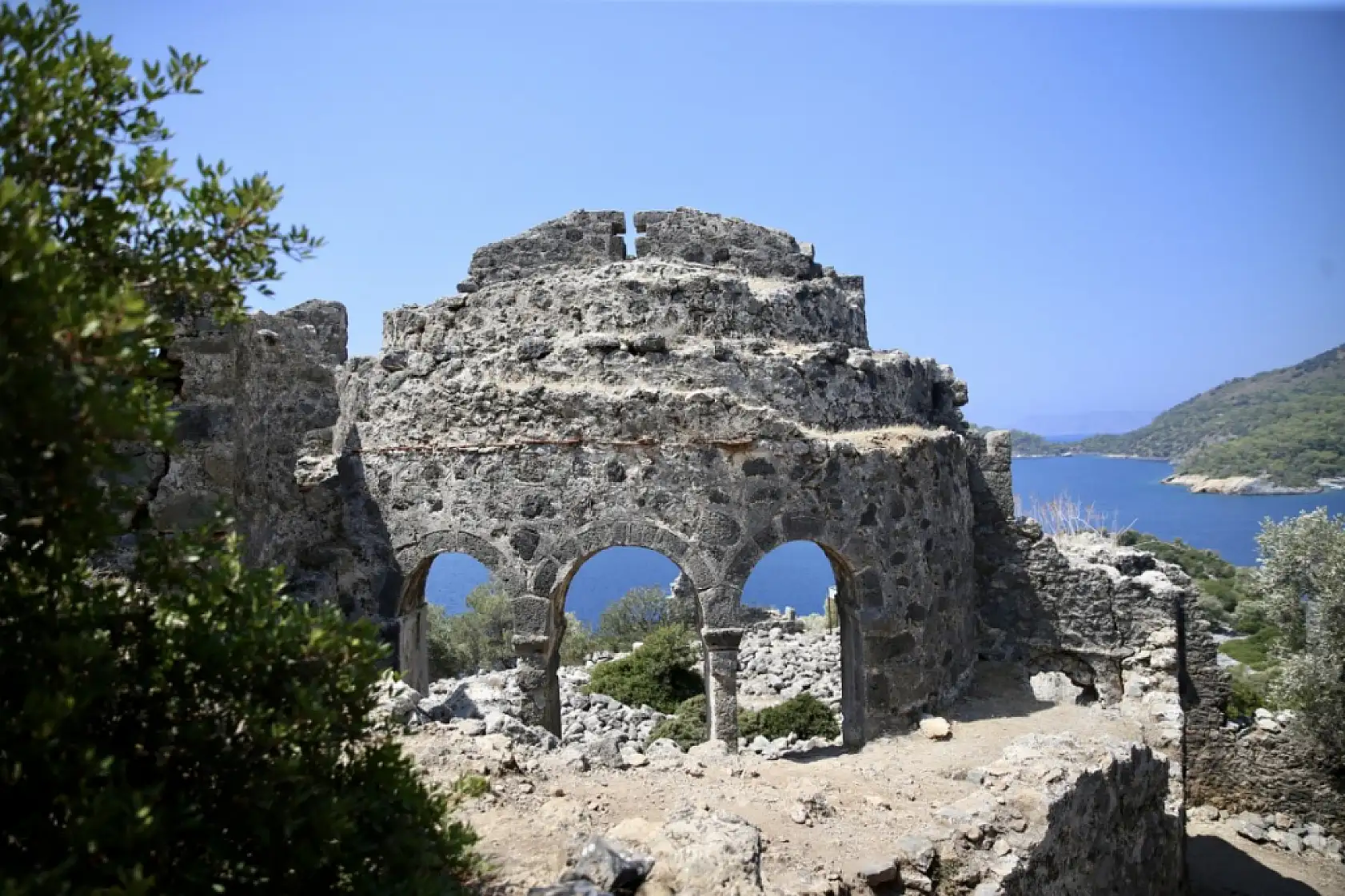 Fethiye'de tarihi Gemiler Adası, mavi tur yapanların uğrak noktası oldu