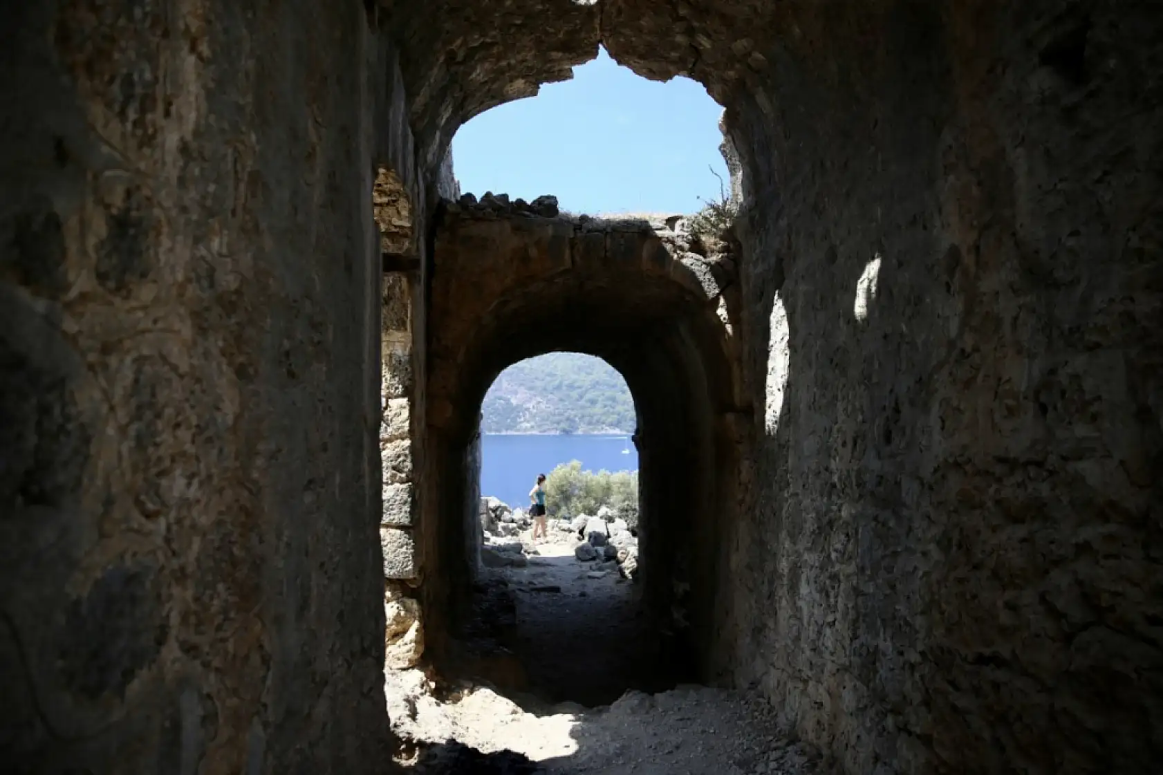 Fethiye'de tarihi Gemiler Adası, mavi tur yapanların uğrak noktası oldu