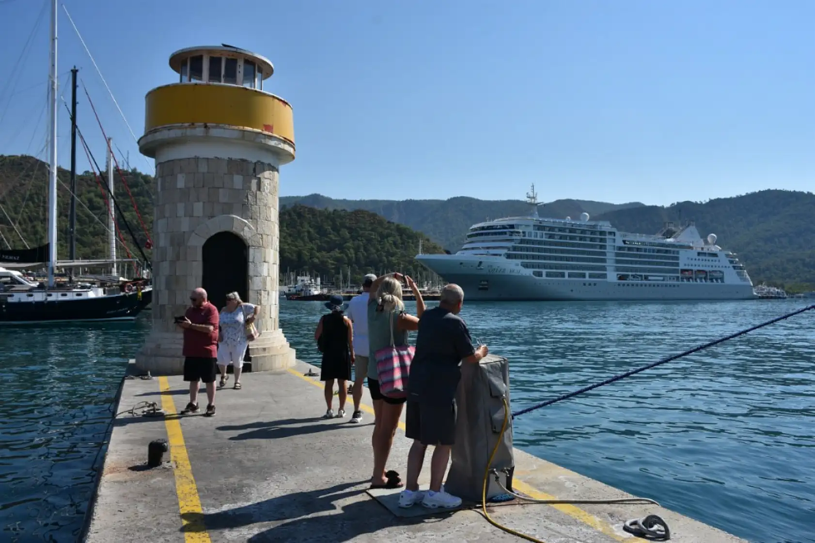 'Silver Muse' kruvaziyeri 553 yolcusuyla Marmaris'te