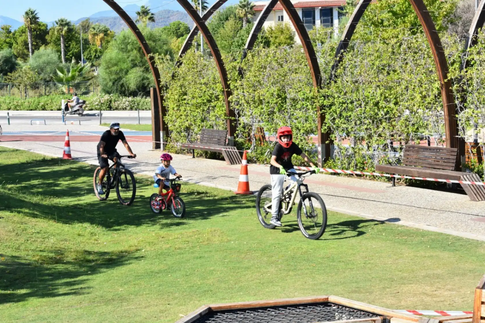 Fethiye'de Avrupa Hareketlilik Haftası kapsamında çocuklar bisiklet sürdü