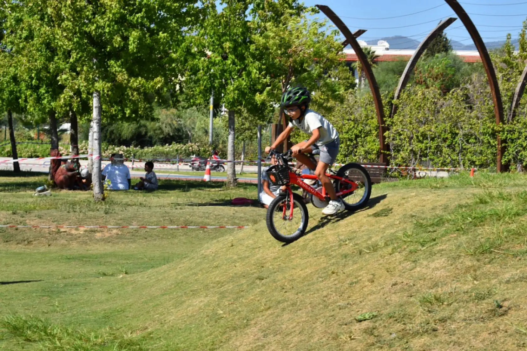 Fethiye'de Avrupa Hareketlilik Haftası kapsamında çocuklar bisiklet sürdü
