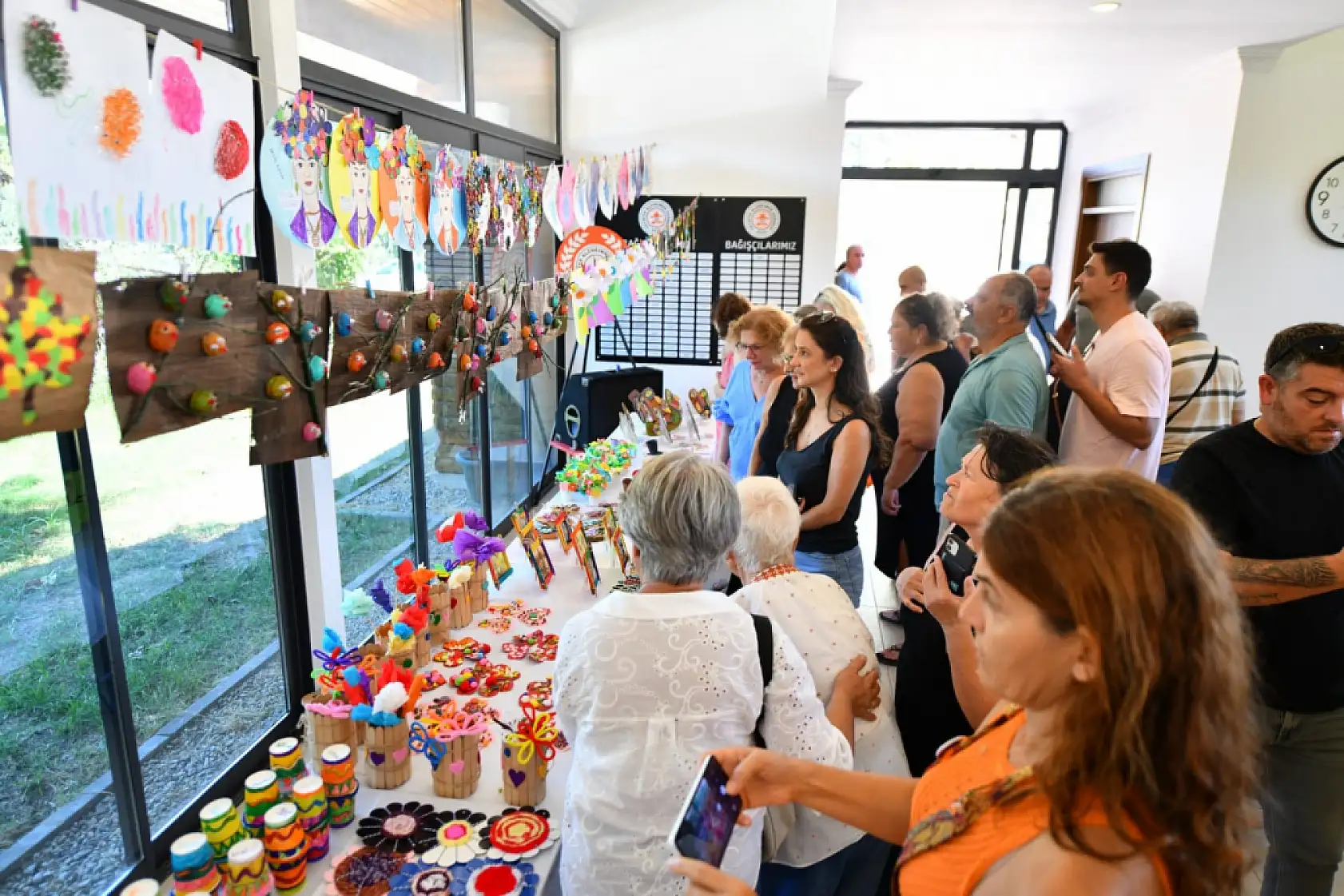 Fethiye'de Alzheimer hastalarının el emeği ürünleri sergilendi