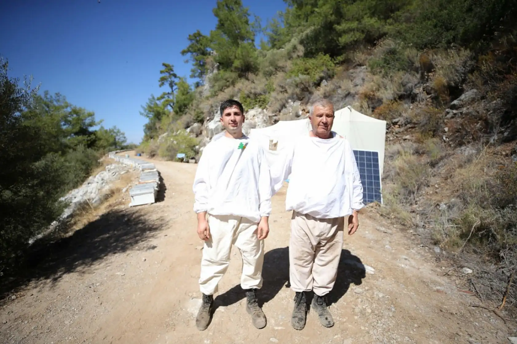 Bodrum'da baba oğul ata mesleği arıcılığı ürün çeşitlendirmesiyle sürdürüyor