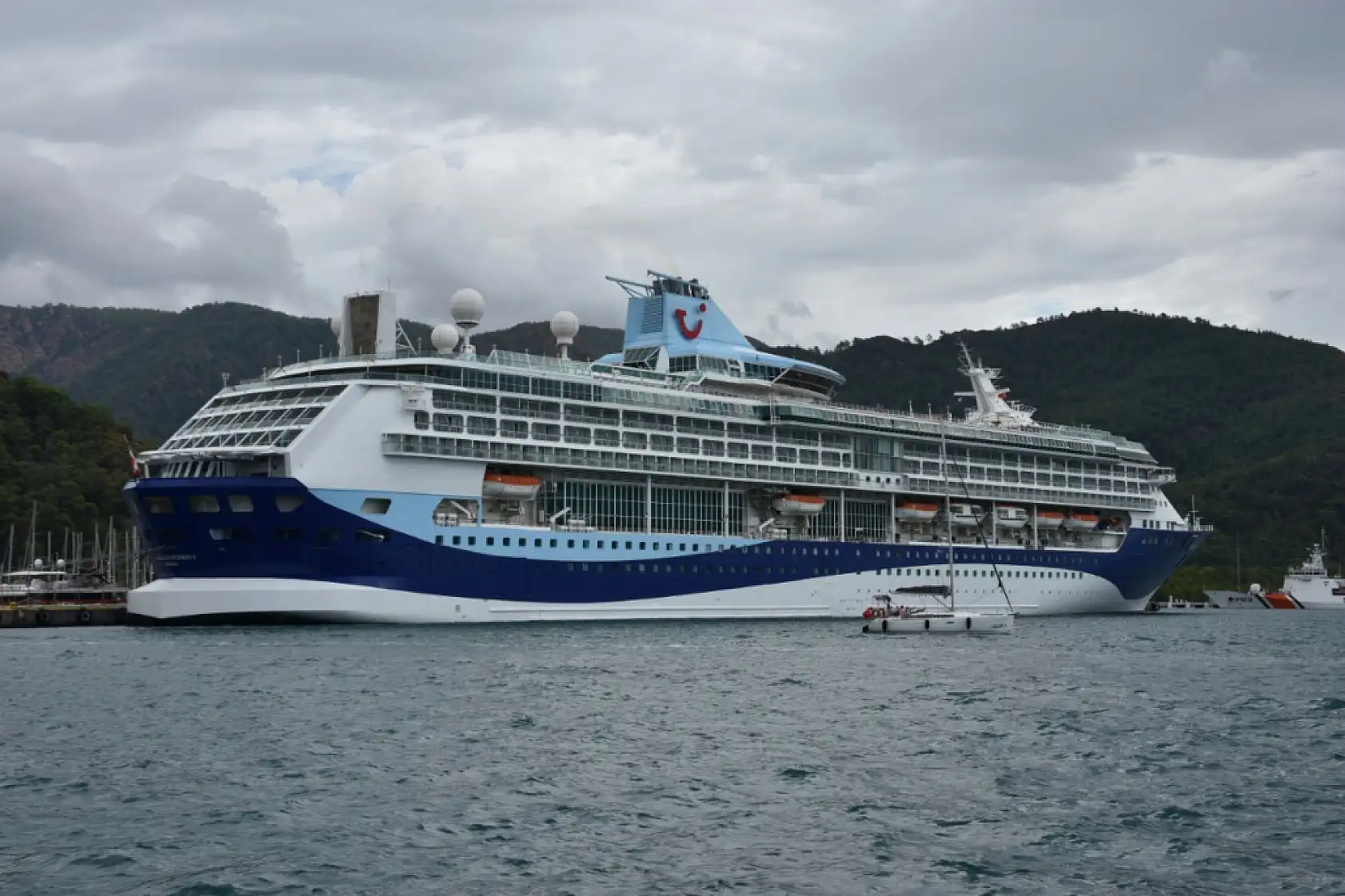 'Marella Discovery 2' kruvaziyeri Marmaris'e 1695 turist getirdi