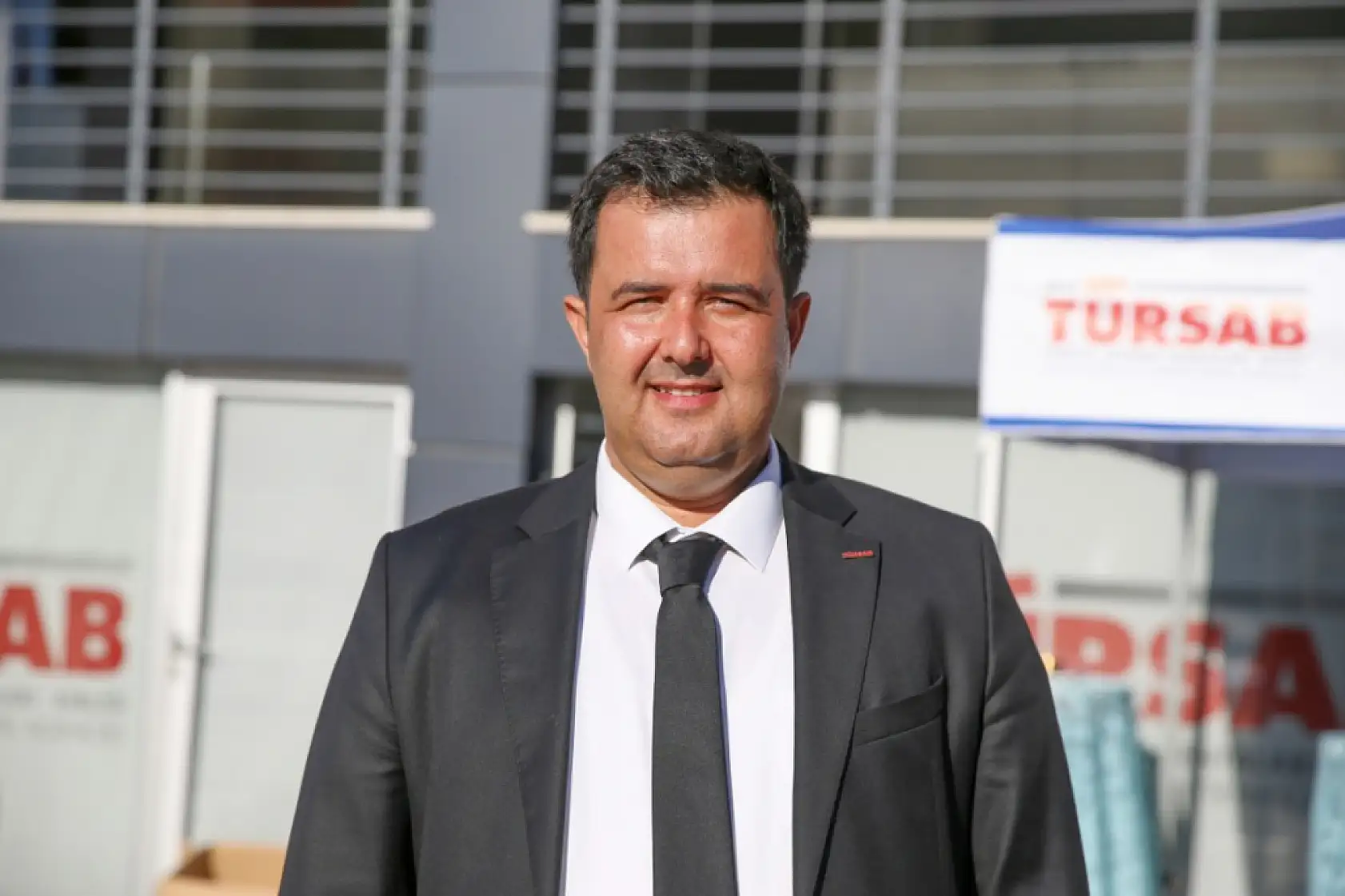 Çinli turistler 'Altın Hafta' tatilinde Babadağ'da yamaç paraşütü uçuşlarını artırdı