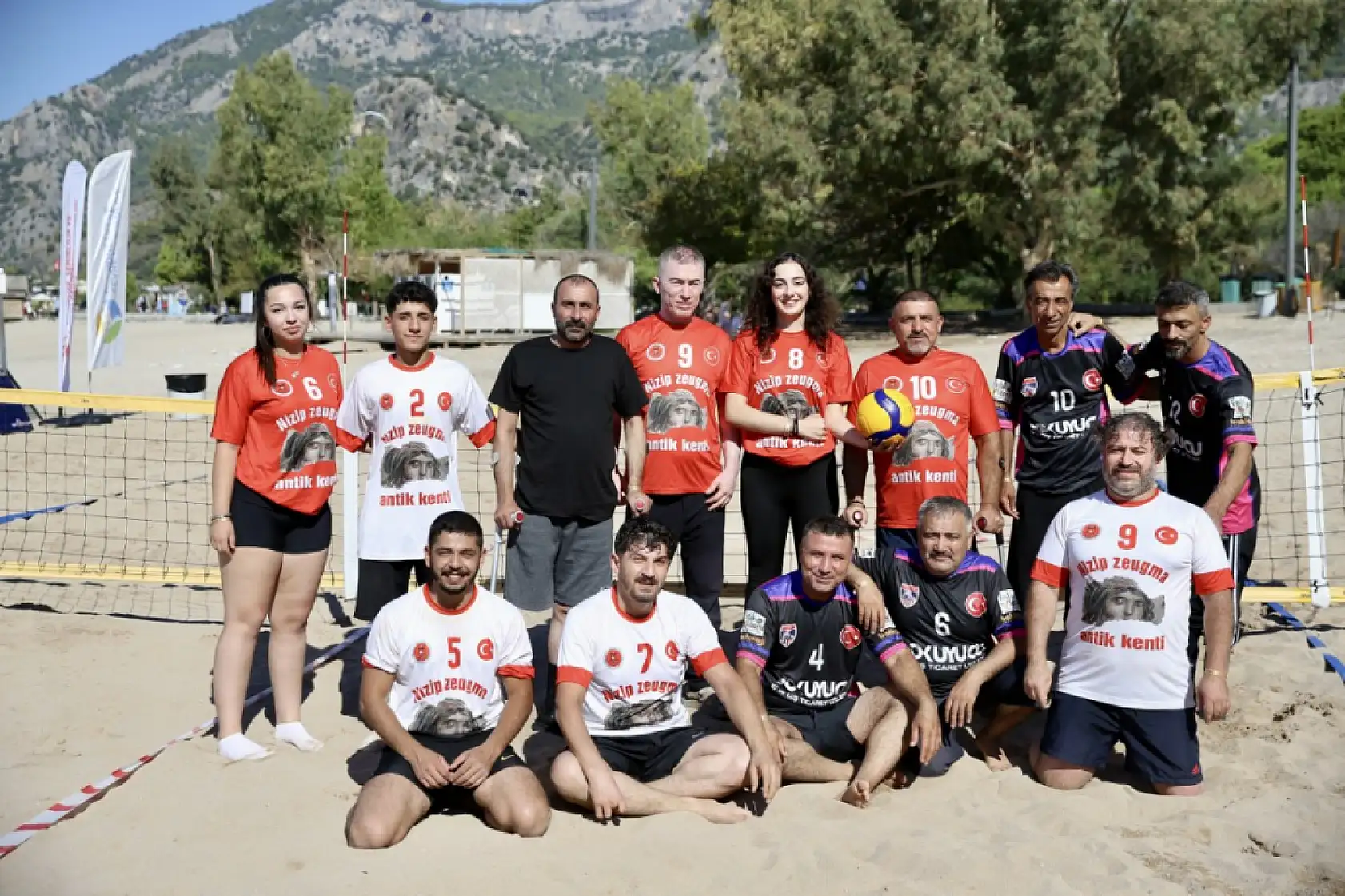 Fethiye'de bedensel engelliler plaj voleybolu turnuvası düzenlendi