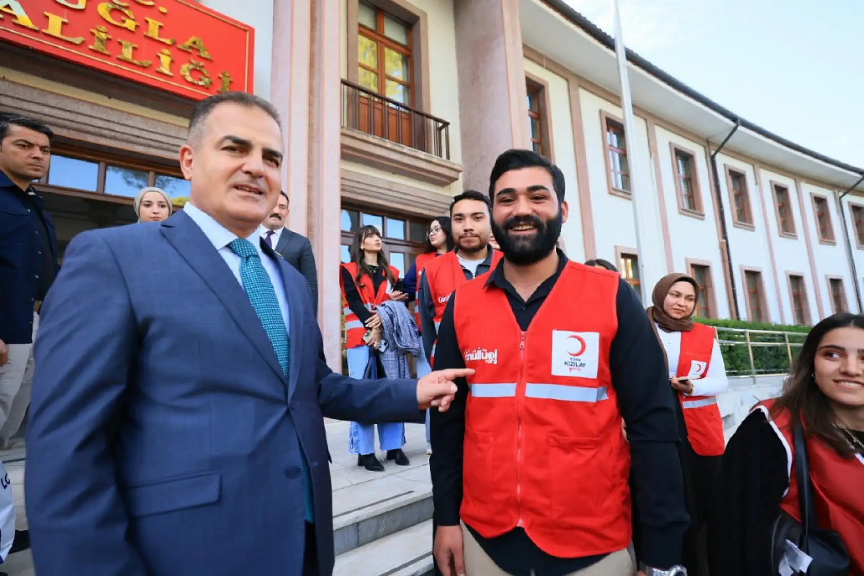 Muğla Genç Kızılay İl Başkanı Türkdoğan Vali Akbıyık'ı ziyaret etti